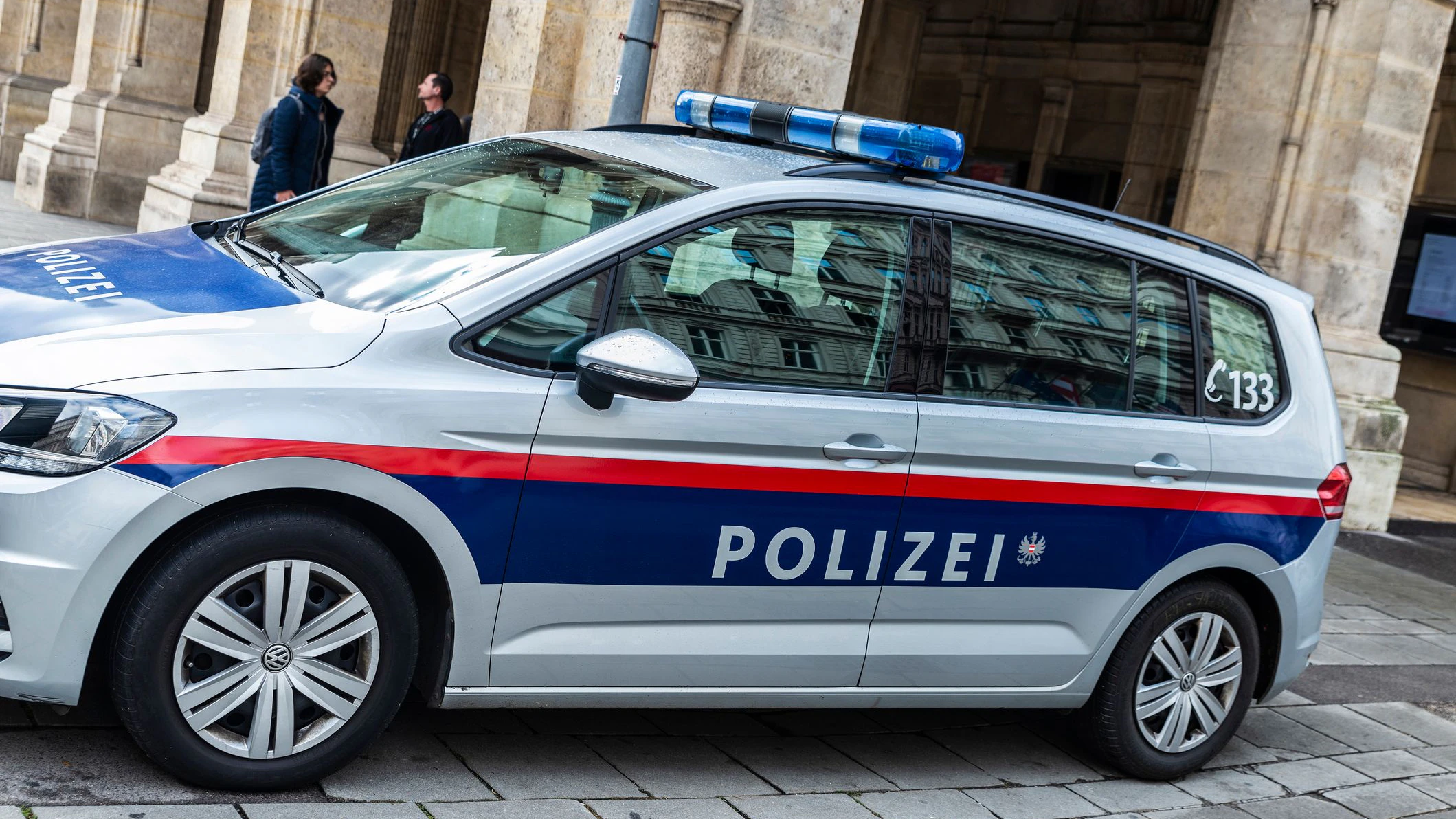 Polizisten nahmen den Mann vorläufig fest. (Symbolbild)