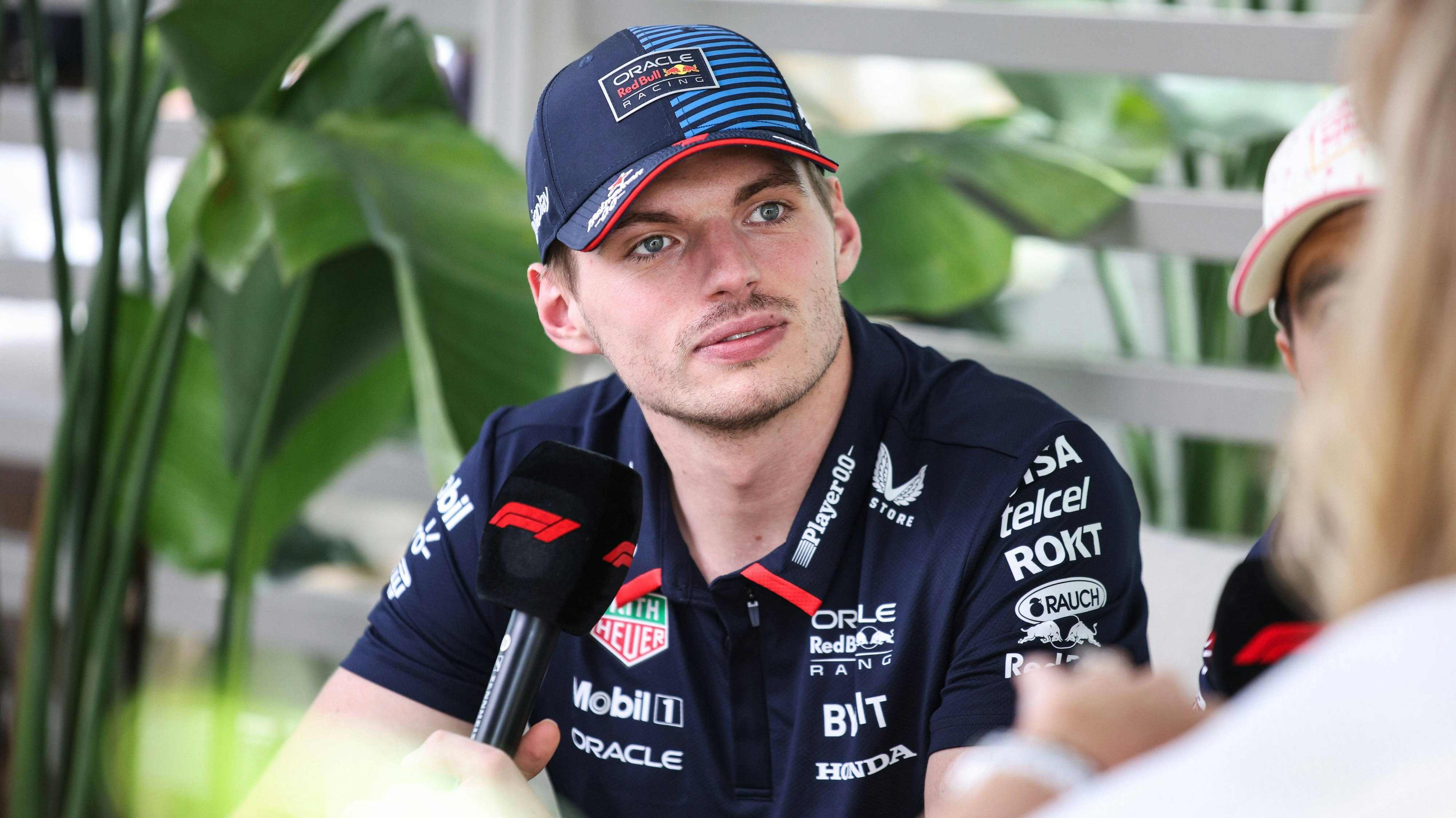 Red-Bull-Star Max Verstappen denkt nicht an einen Wechsel zu Mercedes. 