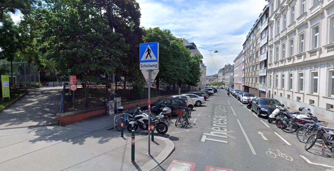 Ein Mann bedrohte eine Gruppe Jugendliche in der Nähe des Anton-Baumann-Parks (Wien-Währing).