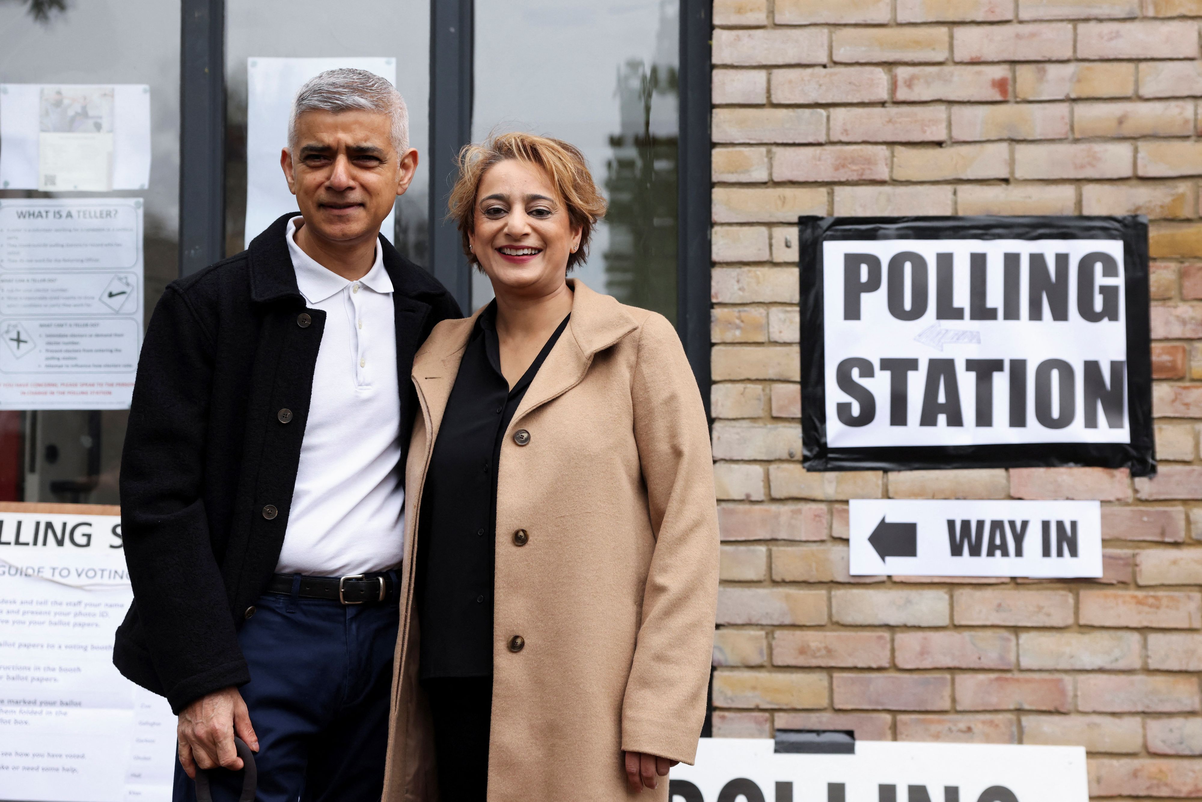Sadiq Khan (mit Gattin Saadiya Khan) kann sich wohl auf eine dritte Amtszeit als Londoner Bürgermeister einstellen.
