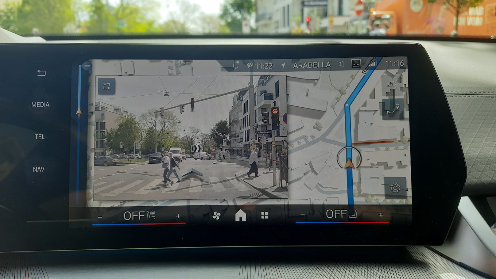 Virtual-Reality im Navi ist auch an Bord.