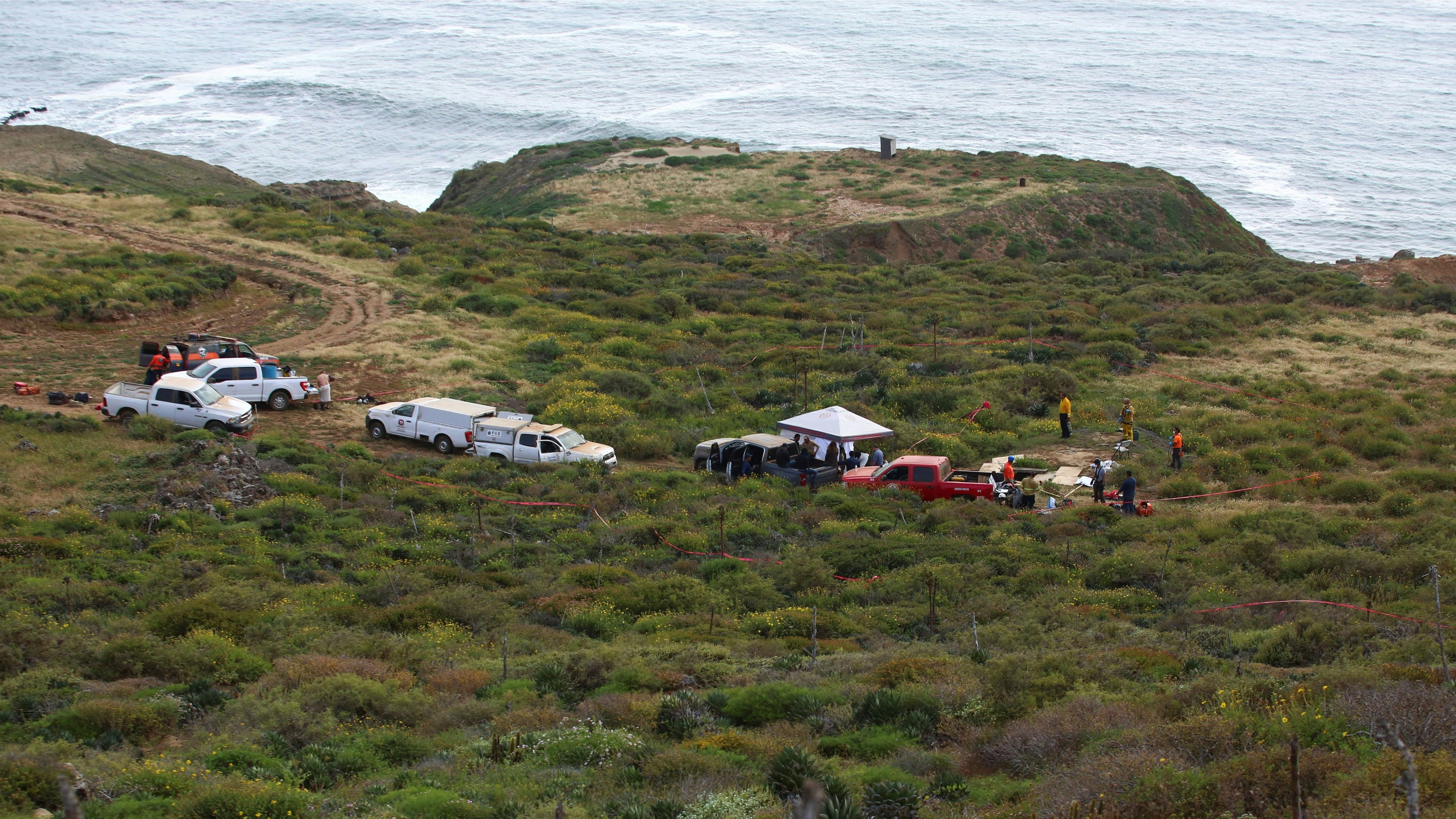 Einsatzkräfte am Fundort der Leichen.