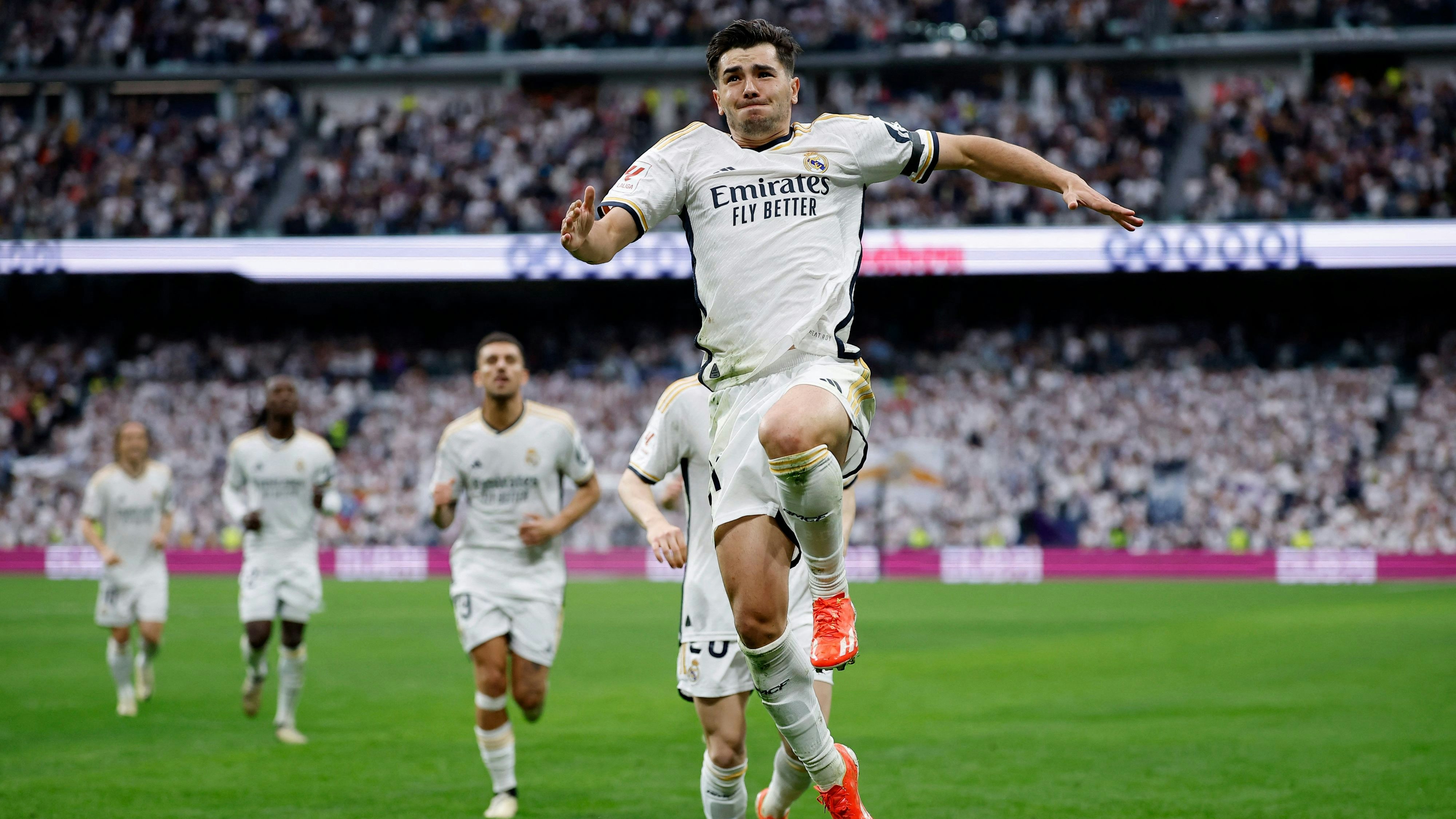 Soccer Football - LaLiga - Real Madrid v Cadiz - Santiago Bernabeu, Madrid, Spain - May 4, 2024Real Madrid wurde durch einen Barcelona-Umfaller Meister