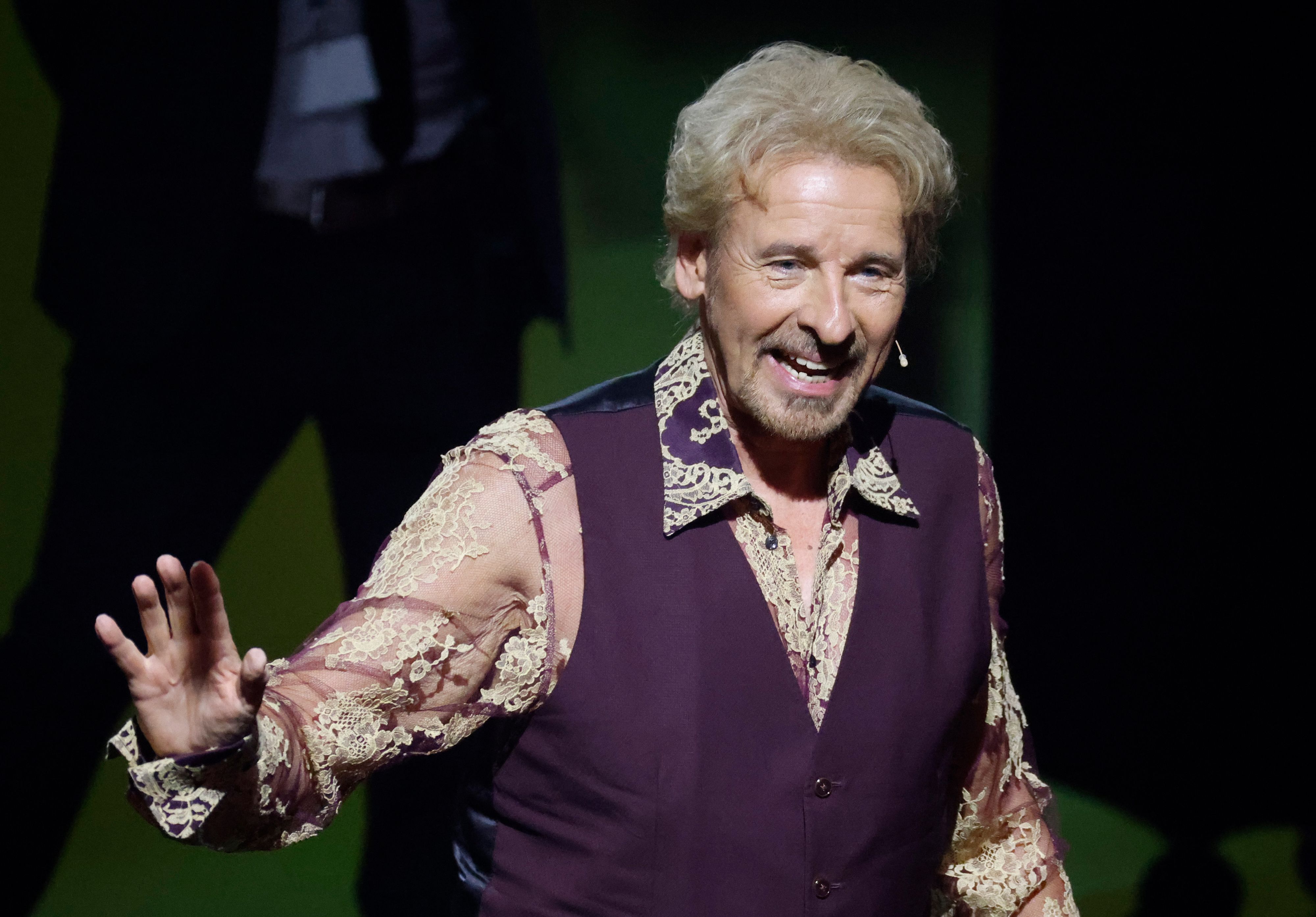 Gemeinsam mit Barbara Schöneberger und Günther Jauch moderiert Thomas Gottschalk die Show 