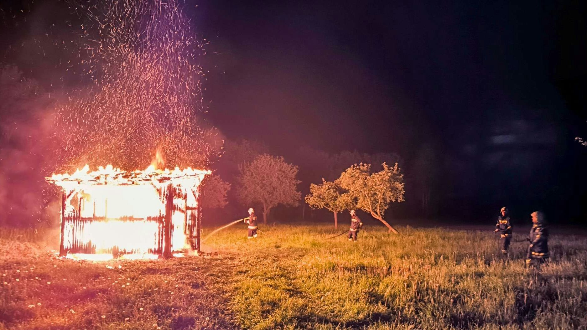 Heute.at - Wieder Hütte in Brand – Polizei ermittelt