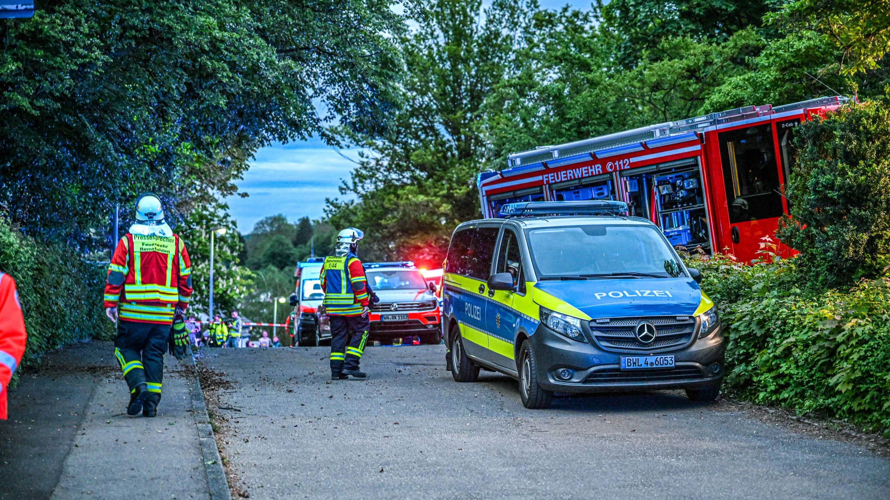 Polizei, Feuerwehr und Rettung standen im Großeinsatz.