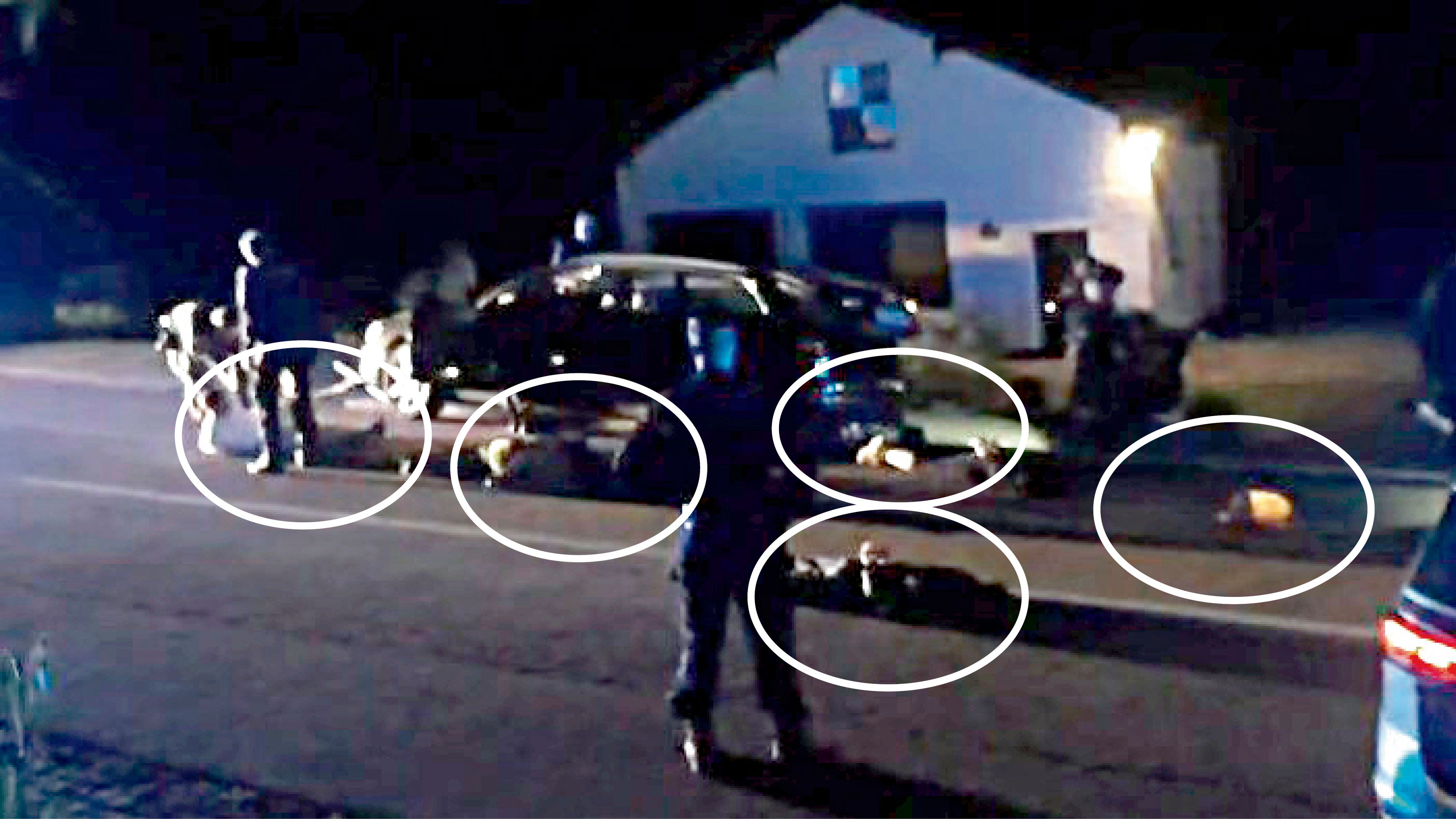 In Innviertel kam es nächtens zu einer wilden Verfolgungsjagd mit der Polizei. Ein Video zeigt die Verdächtigen bei der Festnahme am Boden liegend.