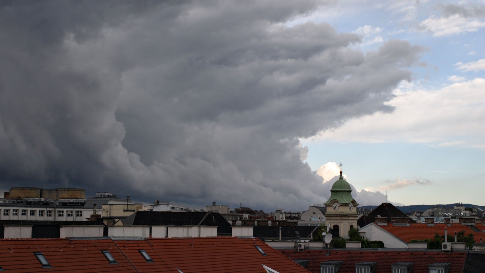 Blitze, Starkregen – erste Gewitter am Wiener Stadtrand