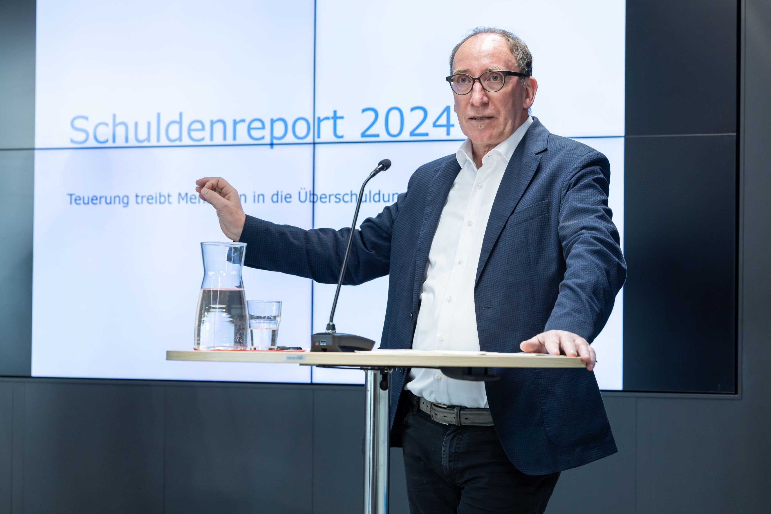 Sozialminister Rauch präsentierte mit der Dachorganisation der Schuldenberatungen ASB den Schuldenreport 2024.