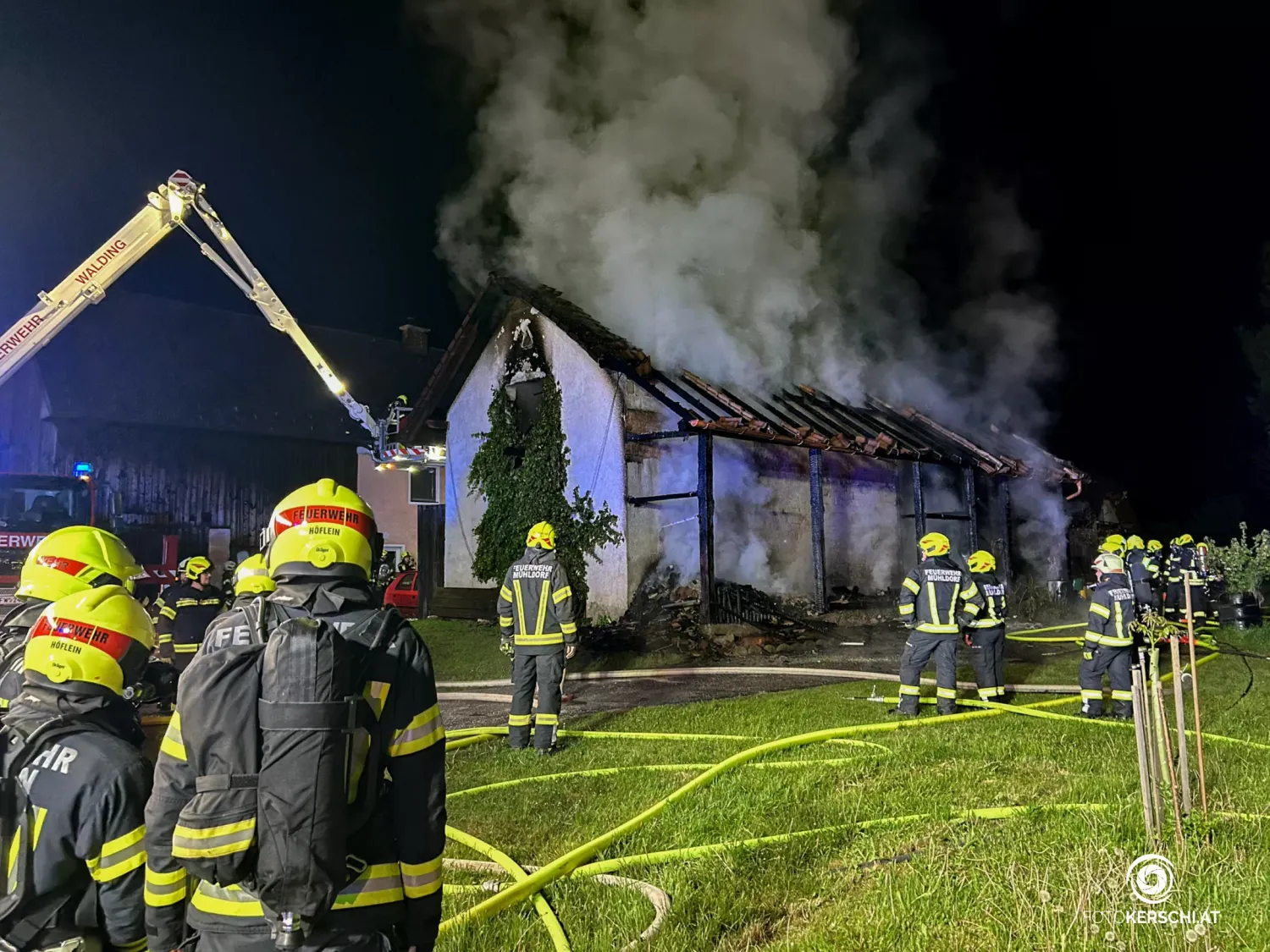 Schon wieder stand im Mühlviertel ein Gebäude in Flammen – die Angst vor einem Serientäter breitet sich aus.