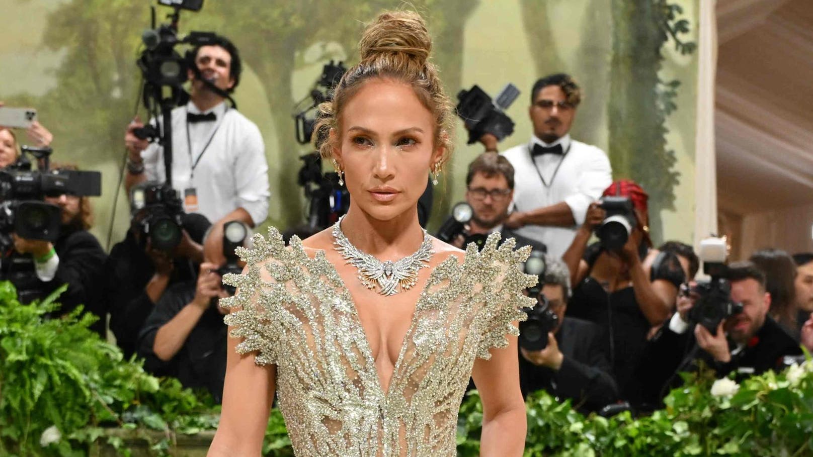 "Naked Dress" – Jennifer Lopez zeigt bei Met Gala alles