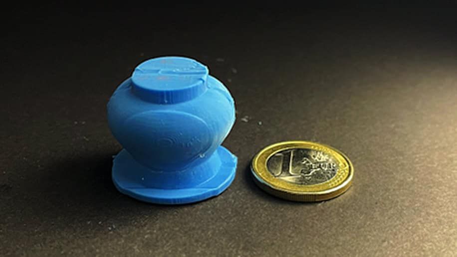Im Größenvergleich: Der Saugnapf (Bild) besteht derzeit aus Silikon, die Mikronadeln sind aus Stahl gefertigt.