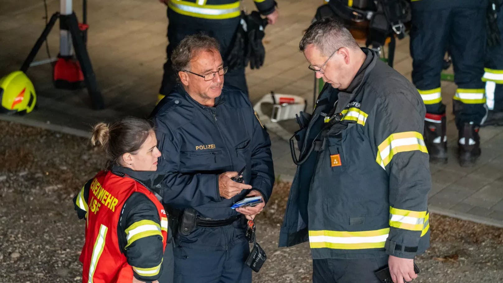 Im Fall des Bauernhofs wird aktuell noch in alle Richtung ermittelt – aufgrund der anderen Fälle liegt der Verdacht der Brandstiftung aber nahe.