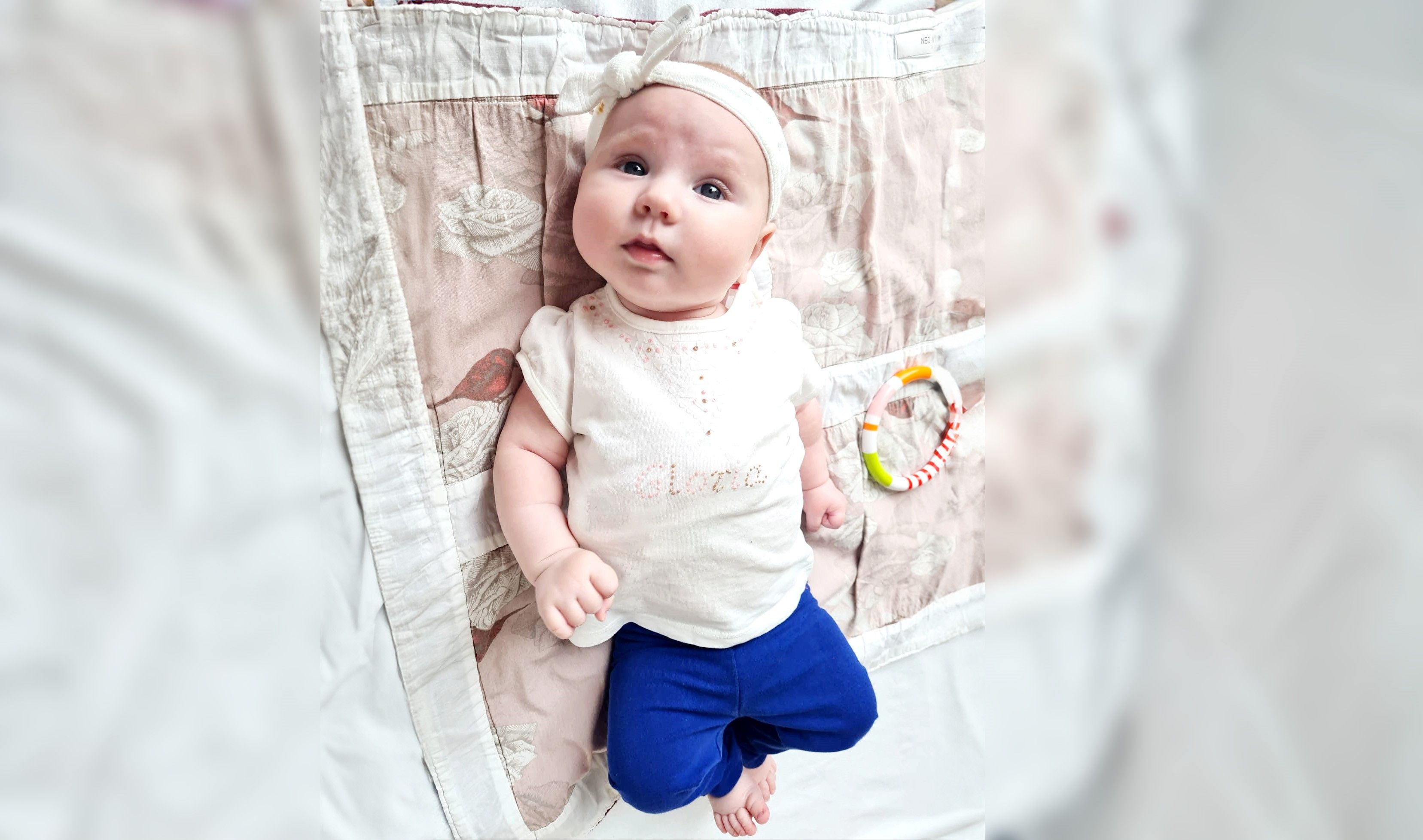 Gloria lebt isoliert im Spital, hat immer nur Mama oder Papa bei sich.