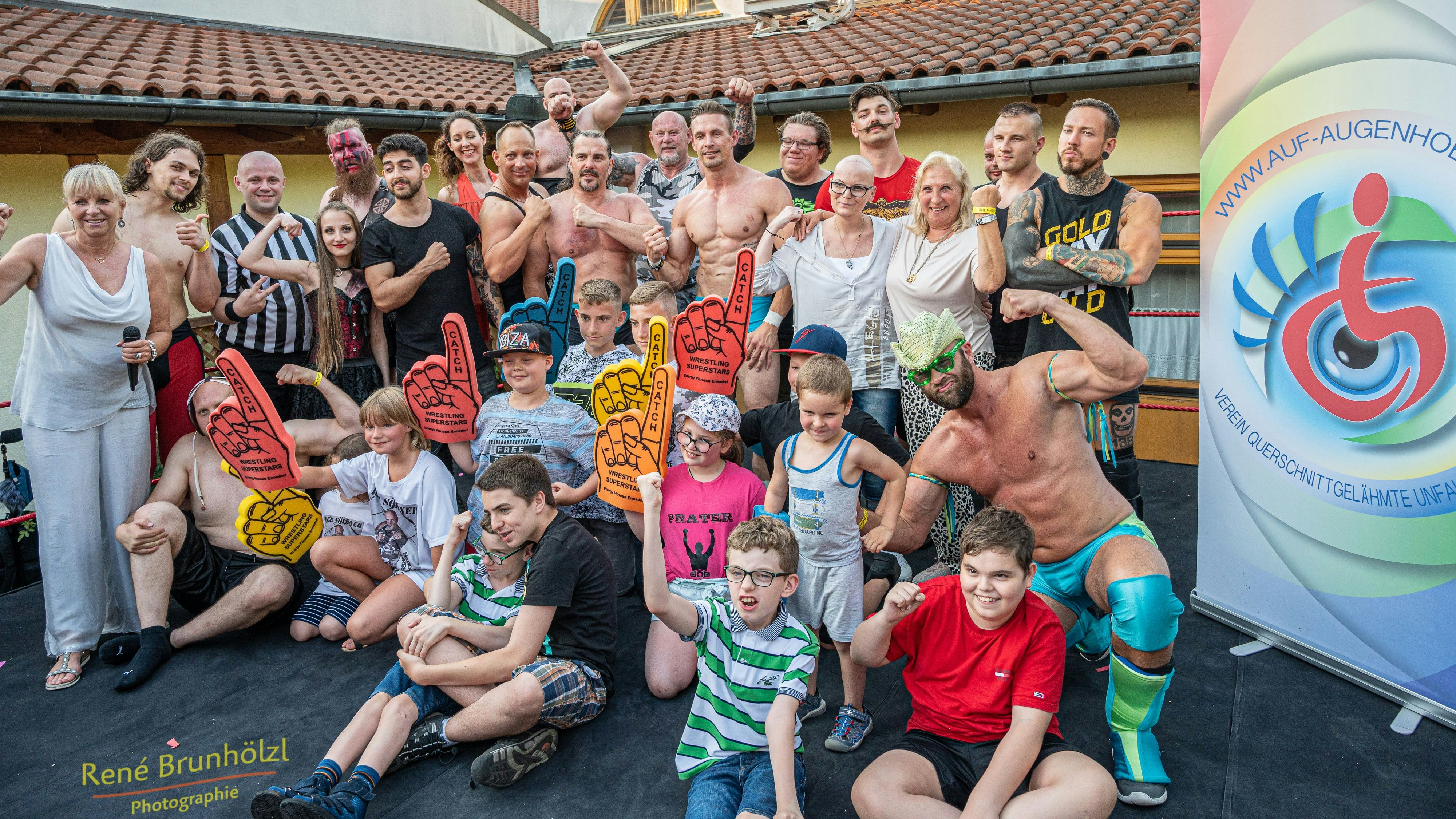 Heute.at - Hier wird in Wien für den guten Zweck gewrestelt