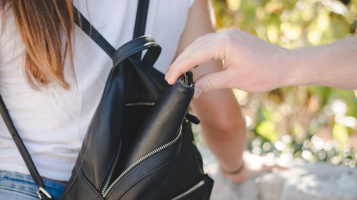 Thief stealing from a woman