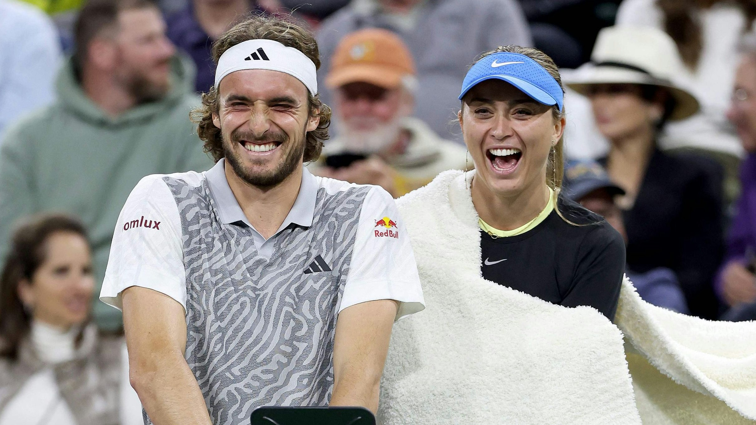 Download von www.picturedesk.com am 06.05.2024 (20:52).  INDIAN WELLS, CALIFORNIA - MARCH 05: Stefanos Tsitsipas of Greece and Paula Badosa of Spain wait for their match during the Eisenhower Cup at Indian Wells Tennis Garden on March 05, 2024 in Indian Wells, California. Matthew Stockman/Getty Images/AFP (Photo by MATTHEW STOCKMAN / GETTY IMAGES NORTH AMERICA / Getty Images via AFP) - 20240305_PD15576 - Rechteinfo: Rights Managed (RM) Fotografische Urheberrechte sind garantiert. Der Kunde selbst hat insbesondere die Persönlichkeitsrechte der abgebildeten Personen in eigener Verantwortung zu beachten (AGBs Punkt 5). Nur für redaktionelle Nutzung durch Tageszeitungen und Onlinemedien!