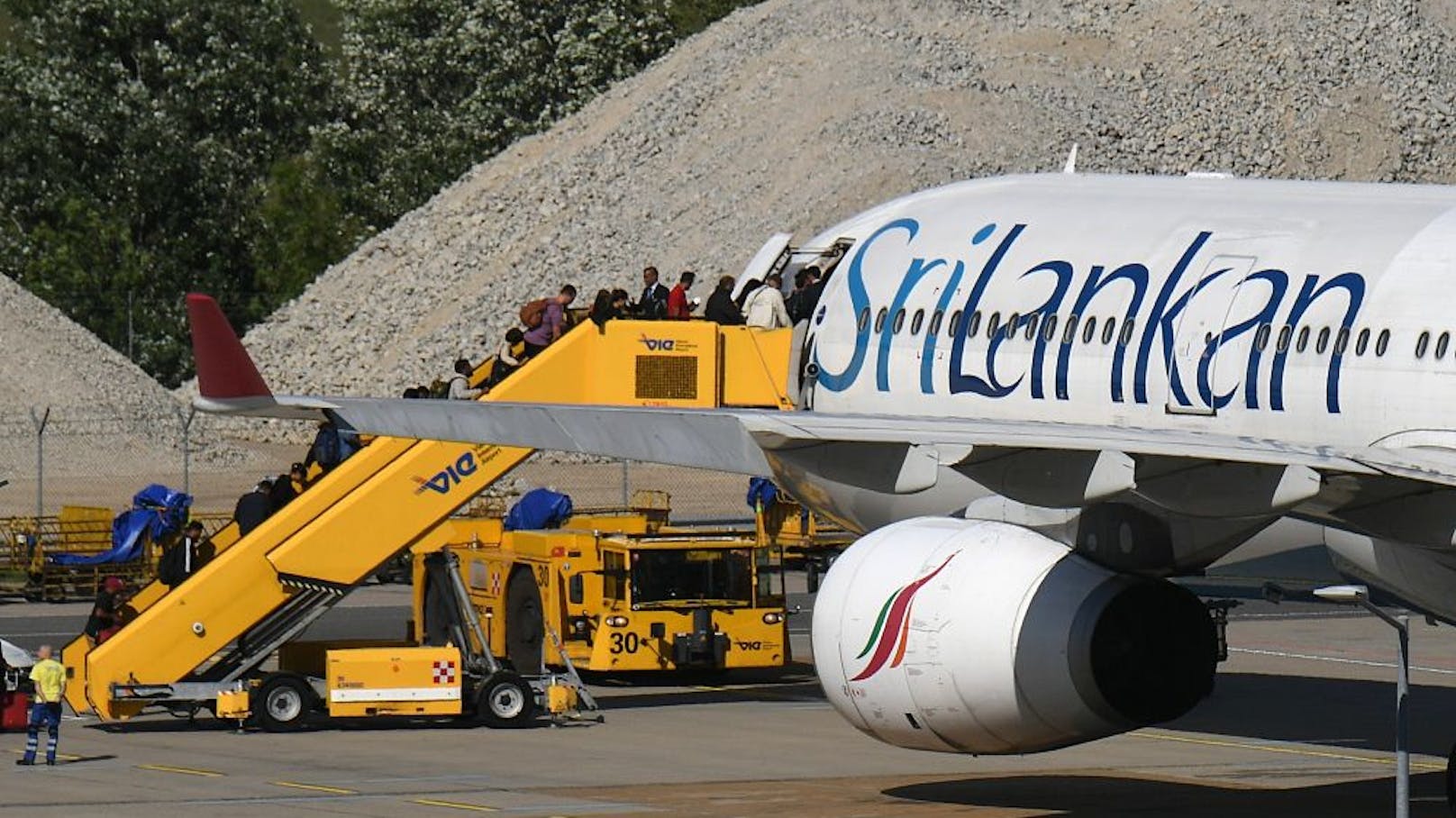 Die Passagiere konnten nur über eine Stiege das Flugzeug betreten.