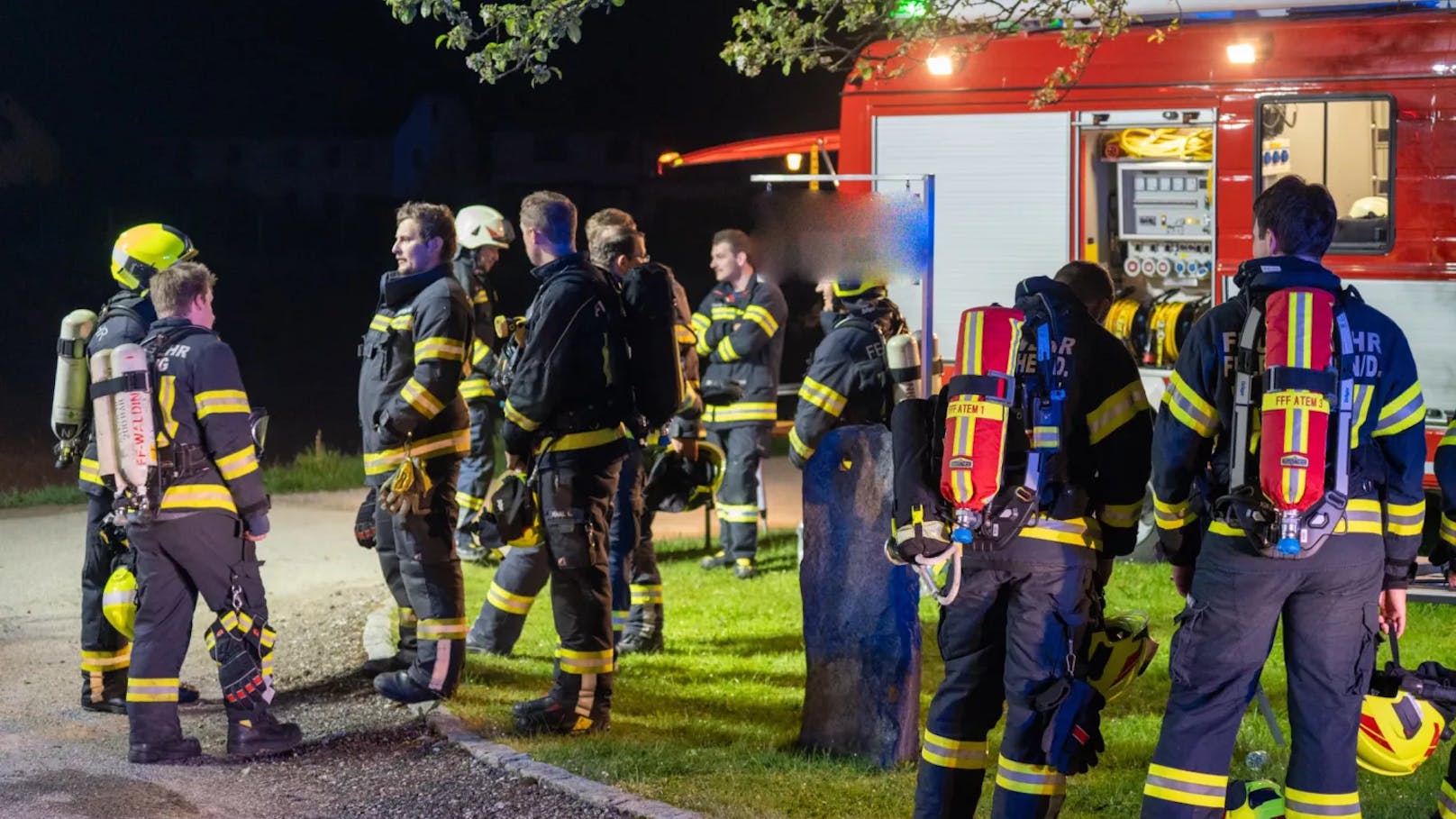 Am Bauernhof waren zehn Feuerwehren aus der Umgebung im Einsatz – sie konnten das Schlimmste verhindern.