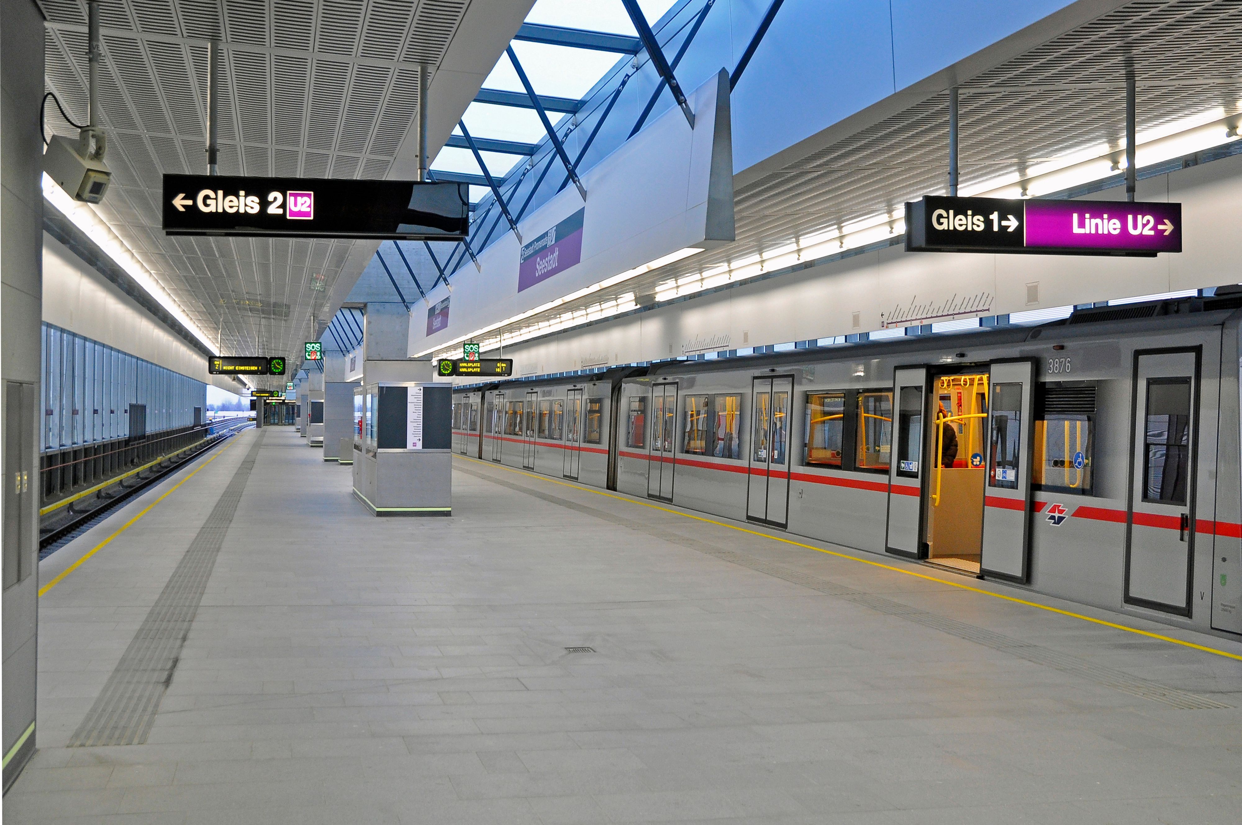 Fast setzte sich die Wienerin, die generell gerne die Öffis benutzt, auf eine Stecknadel in der Wiener U-Bahn (Symbolbild).
