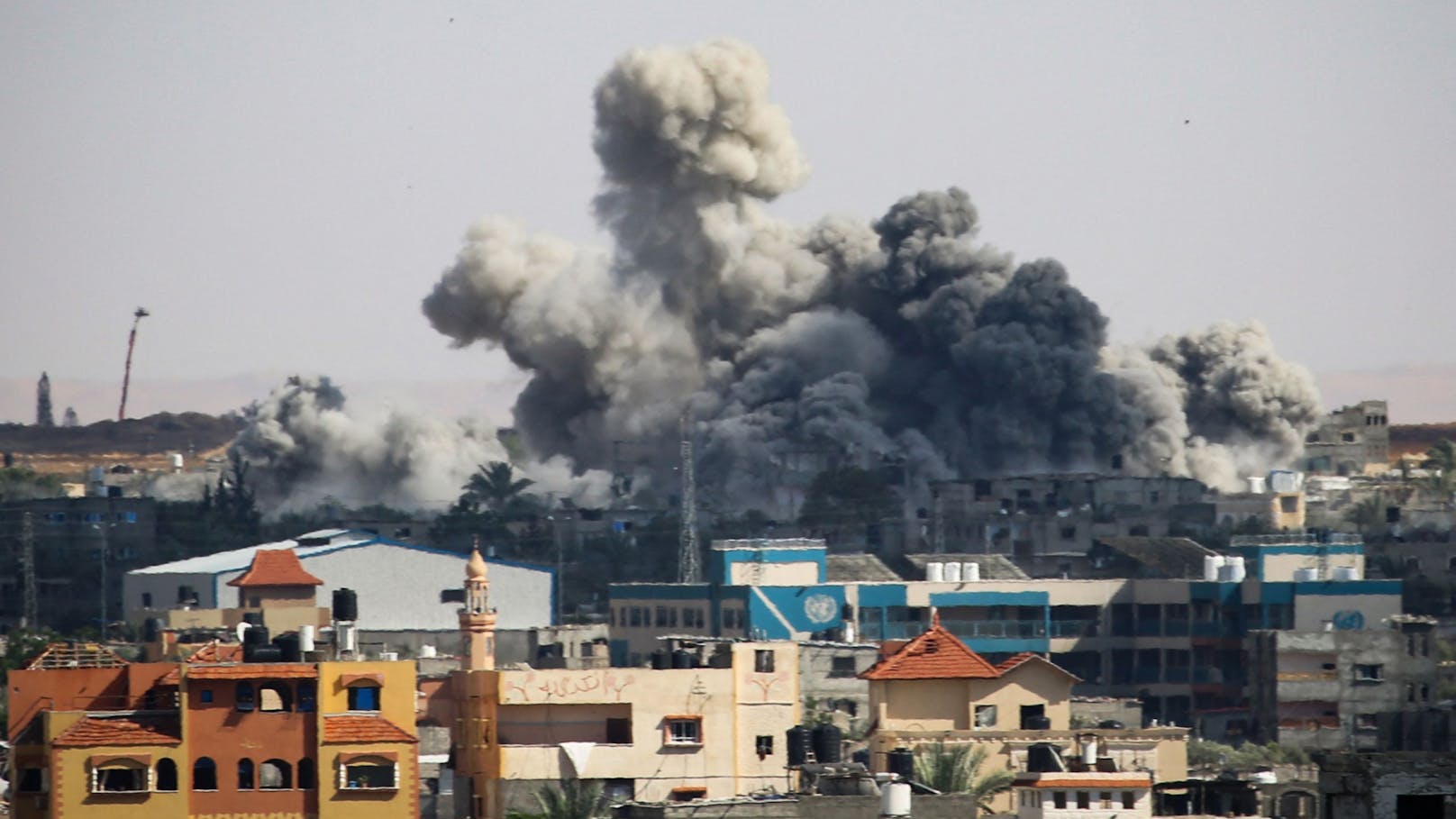 Israel greift Rafah an - Verhandlungen gehen weiter