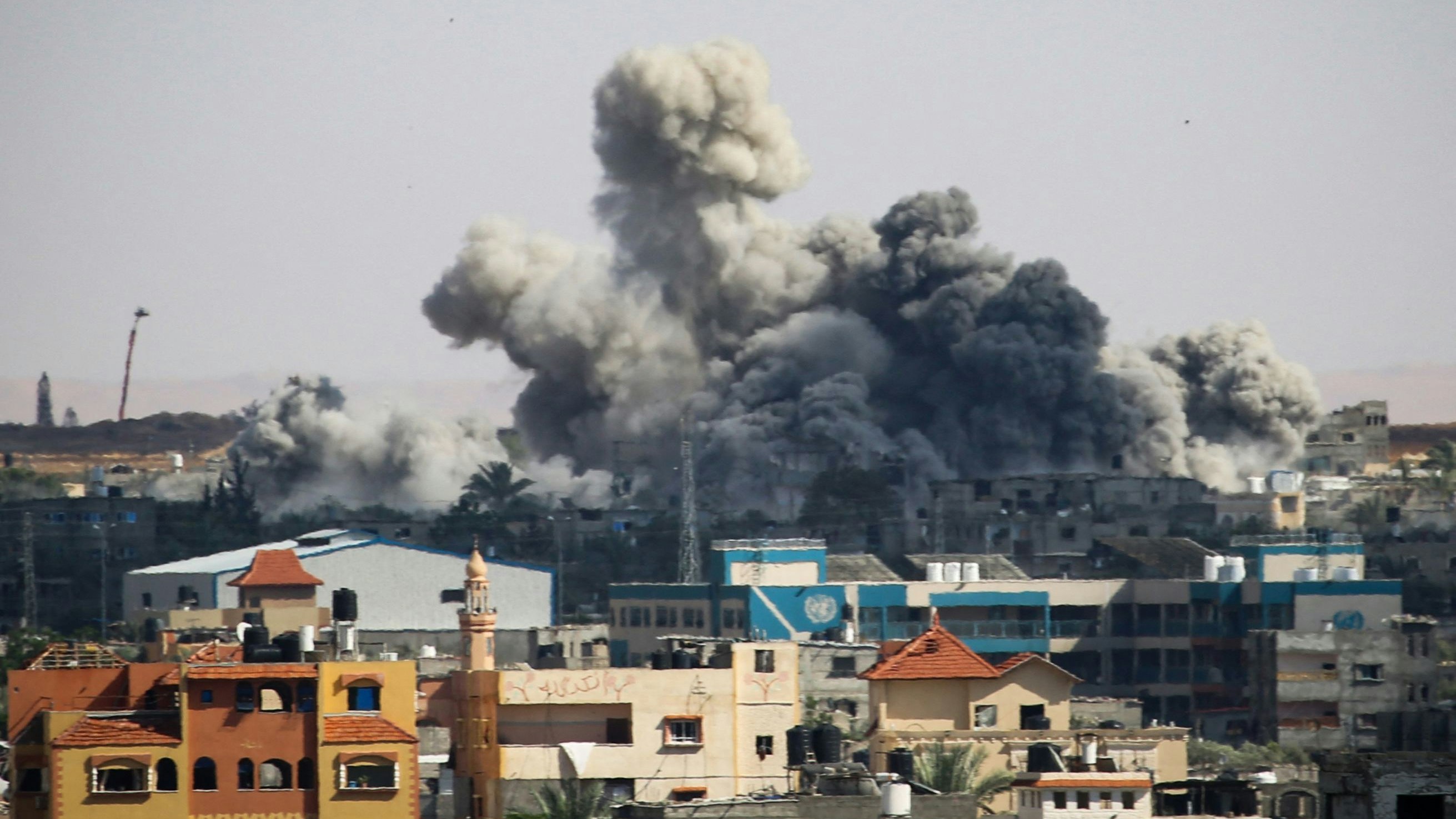 In Rafah im Süden des Gazastreifens sind nach Angaben eines örtlichen Spitals fünf Menschen bei israelischen Angriffen getötet worden.