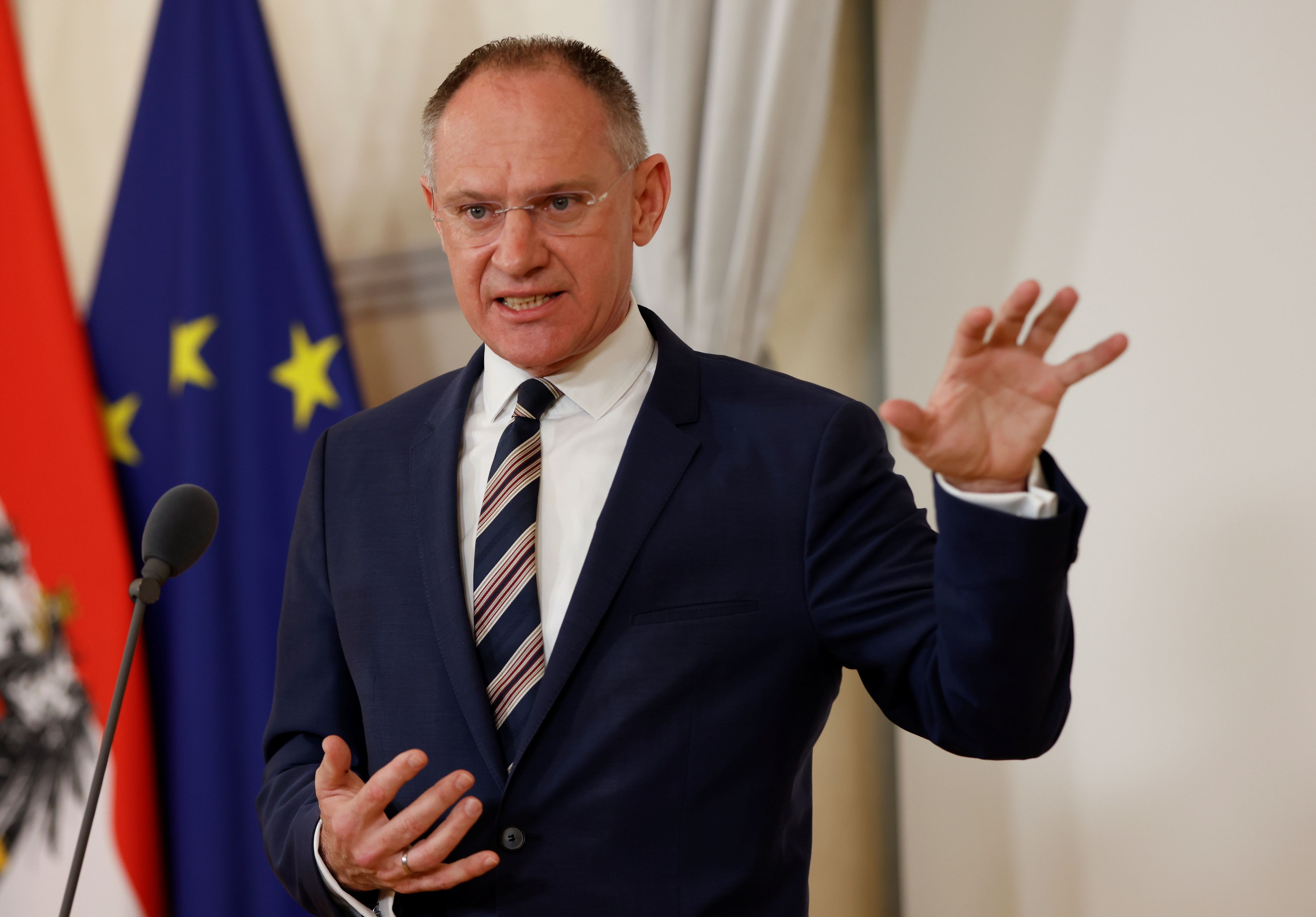 Innenminister Gerhard Karner (ÖVP) ortet durch die Abschiebung des Straftäters eine harte und gerechte Asylpolitik.