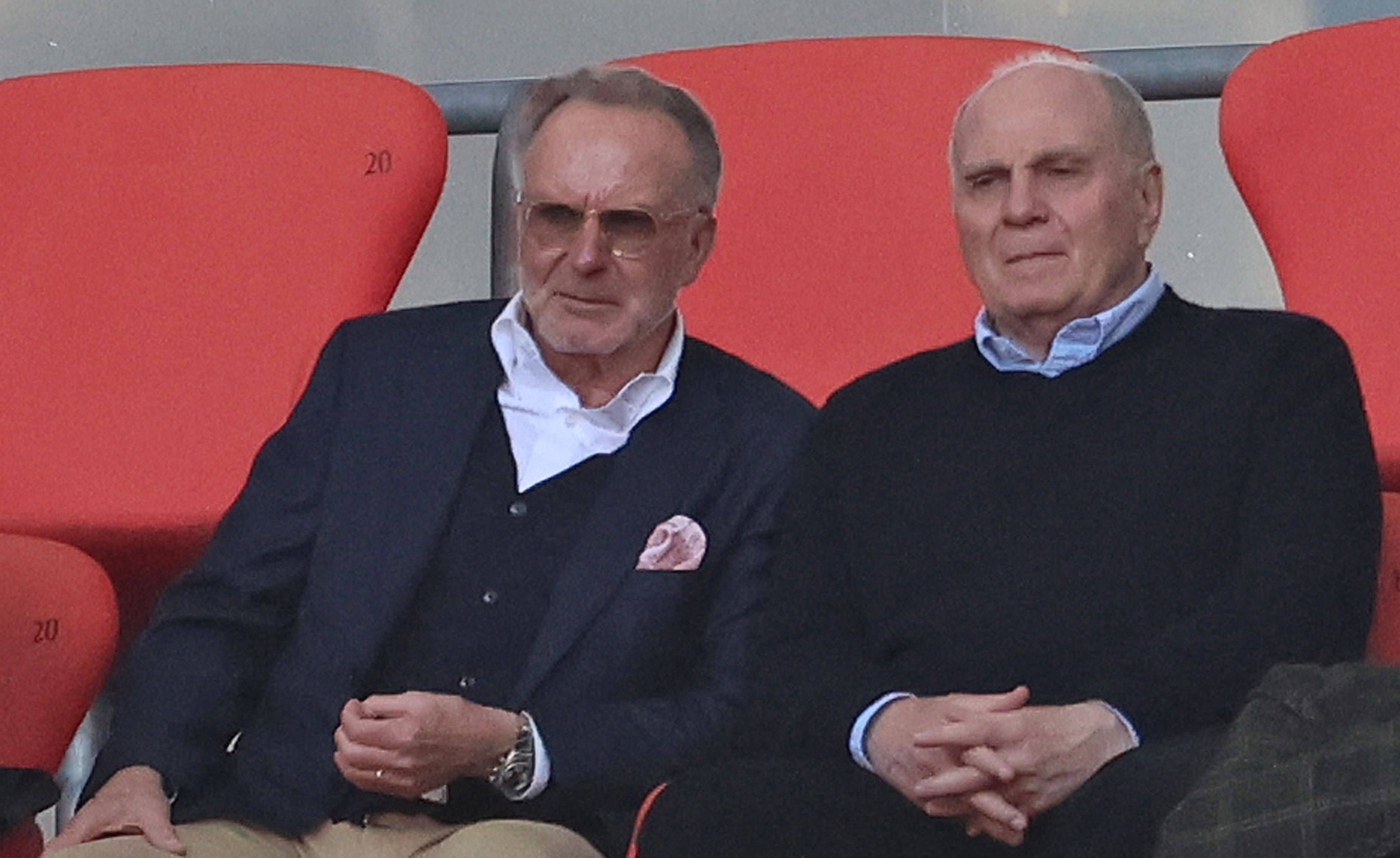 Die Bayern-Urgesteine Karl-Heinz Rummenigge und Uli Hoeneß im Gespräch.