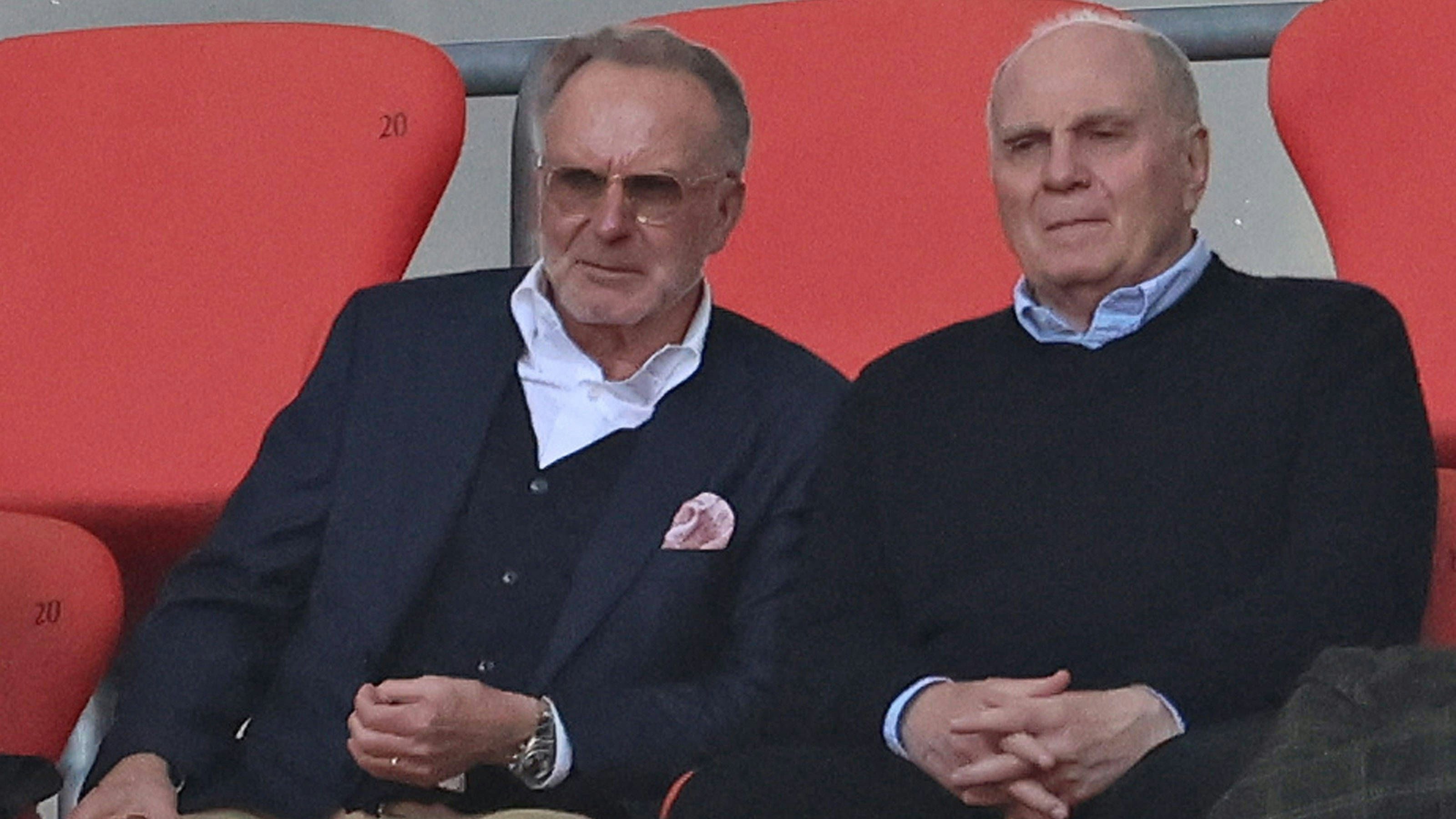 Die Bayern-Urgesteine Karl-Heinz Rummenigge und Uli Hoeneß im Gespräch.