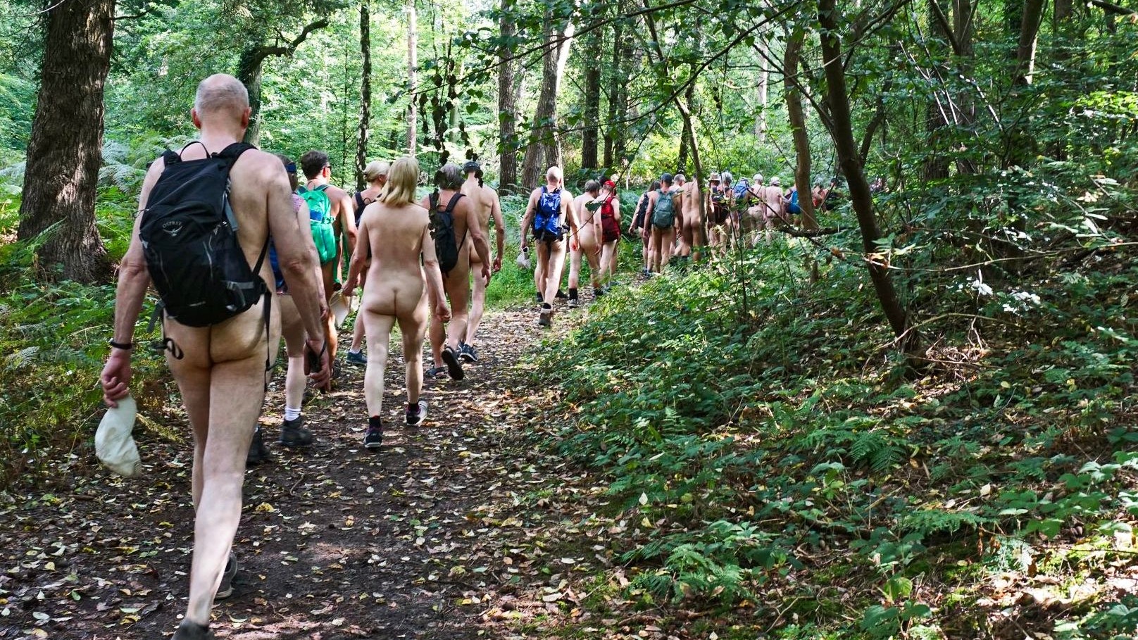 Download von www.picturedesk.com am 07.05.2024 (12:13).  Beim Nacktwandern steht das unmittelbare Erleben der Natur im Vordergrund *** Die Nutzung des Bildes für redaktionelle Zwecke ist kostenlos. Weitergehende Nutzung bedarf der Zustimmung des Aussenders. *** - 20240506_PD0311 - Rechteinfo: OTS-Bild (OTS) Redaktionelle Nutzung im thematischen Zusammenhang mit der Aussendung kostenfrei gestattet.