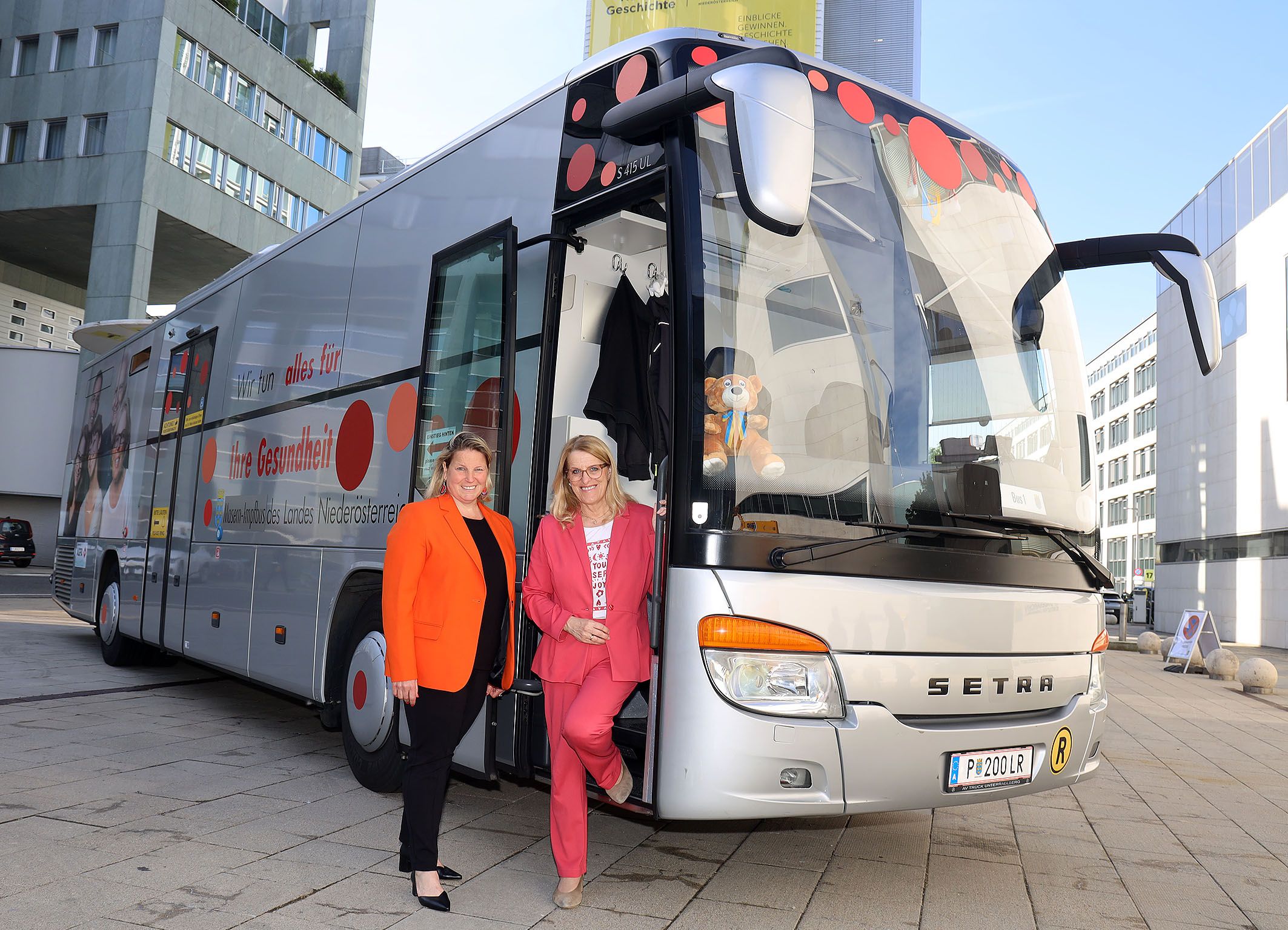 Rund 400 Menschen ließen sich während der Aktionswoche gegen das Masernvirus immunisieren. Im Bild: NÖ Sanitätsdirektorin&nbsp; Regina Klenk sowie Landesrätin Ulrike Königsberger-Ludwig