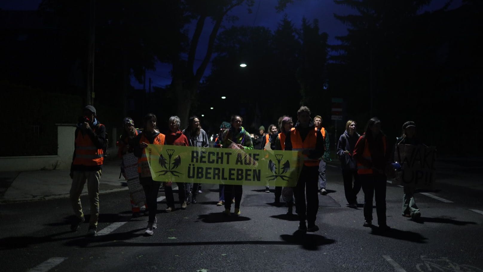 "Wir sind der Feueralarm einer schlafenden und verdrängenden Gesellschaft", erklärte Sprecherin Marina Hagen-Canaval (27).