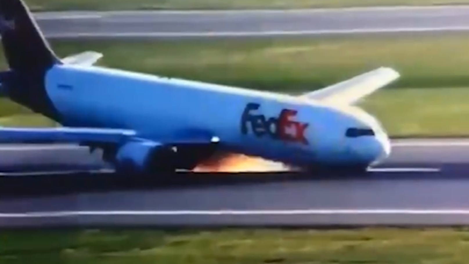 Video zeigt Panne – Boeing 763 landet auf dem Rumpf