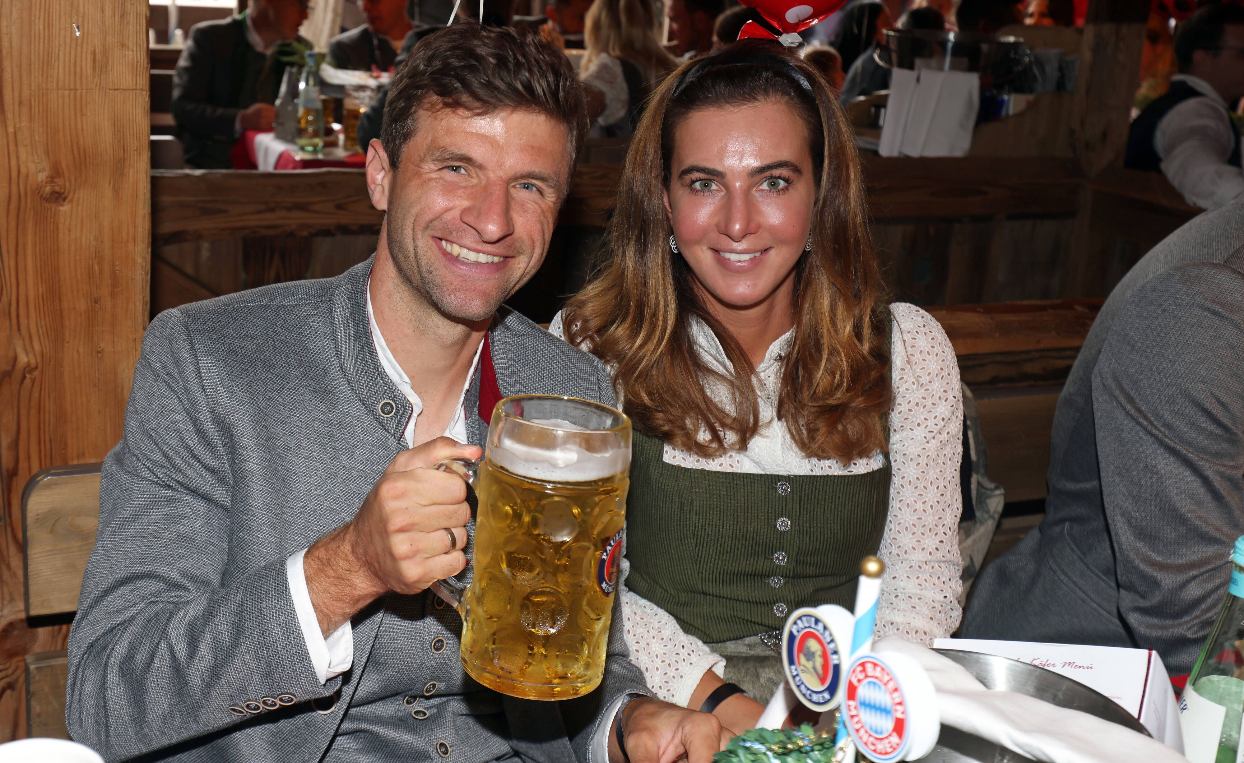 Bayern-Star Thomas Müller und seine Frau Lisa. 