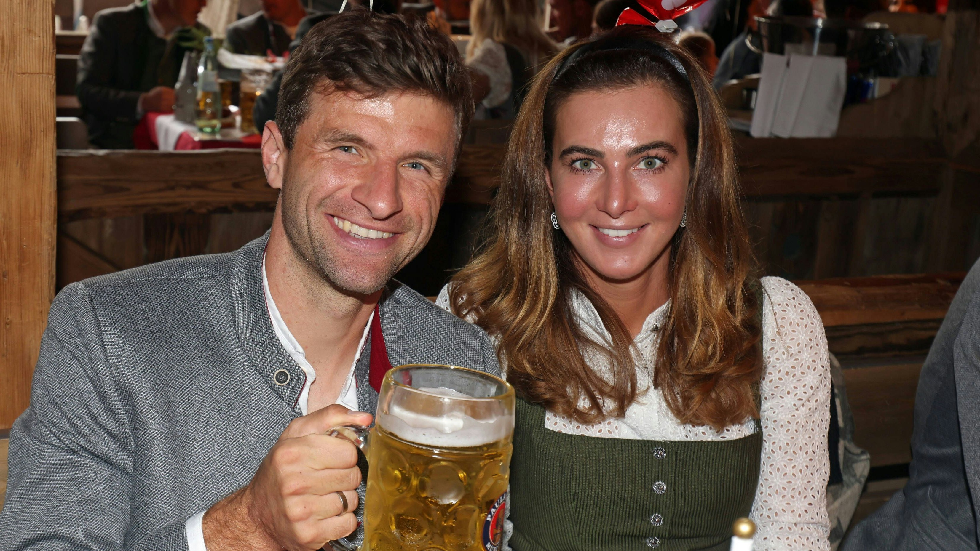 Bayern-Star Thomas Müller und seine Frau Lisa. 
