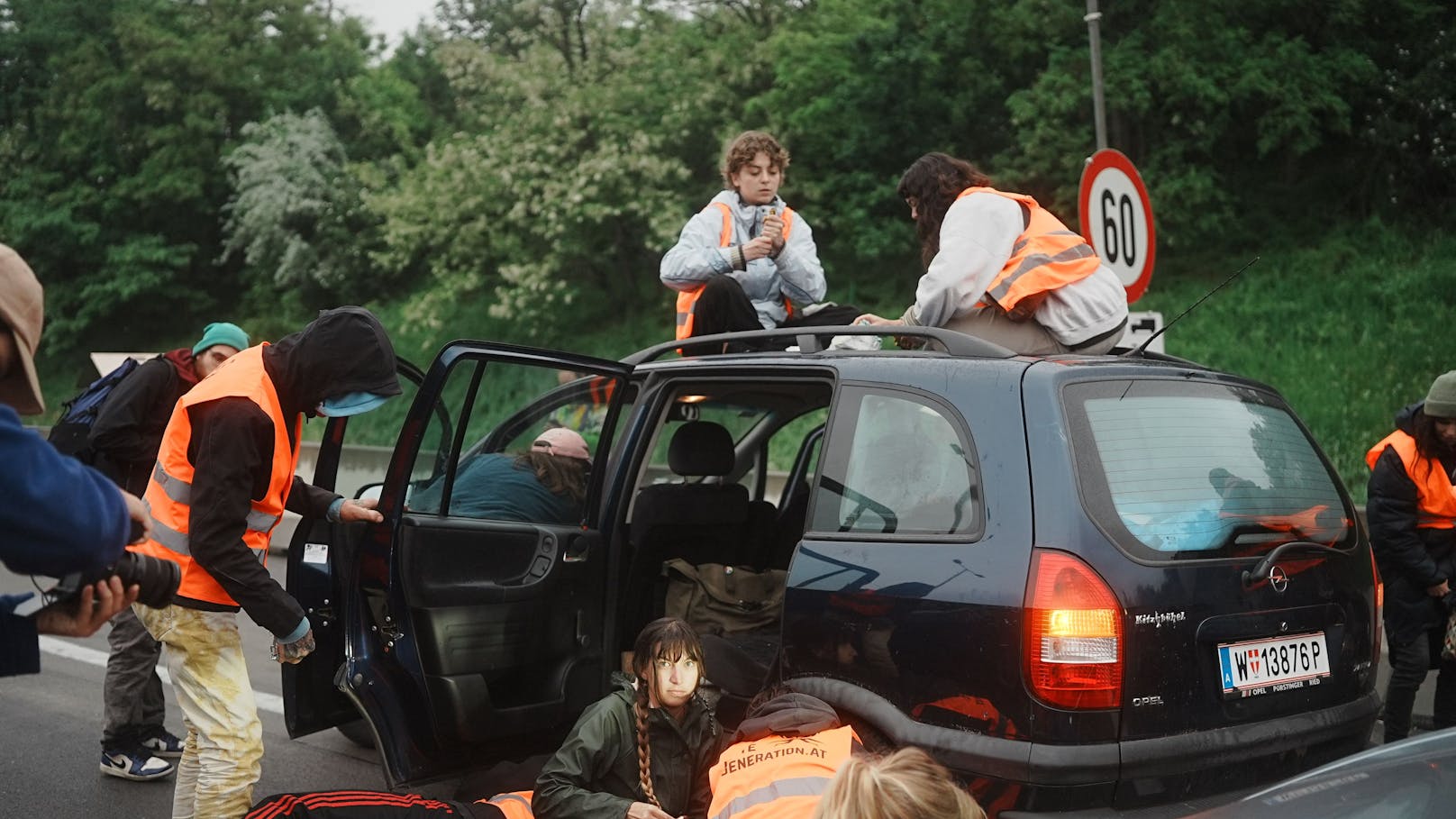 Protest der Letzten Generation auf der A23.