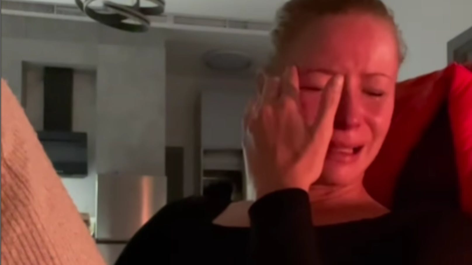 ESC-Starterin Kaleen zeigt sich in Tränen aufgelöst