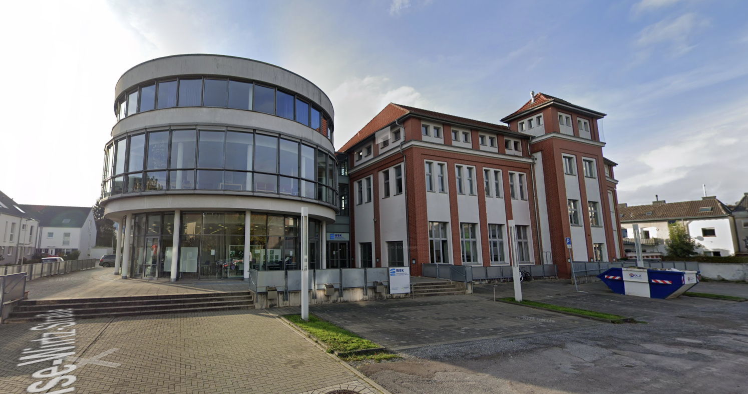 Eklat am WBK Würselen: Ein Lehrer erschien im Hitler-Shirt zum Unterricht.