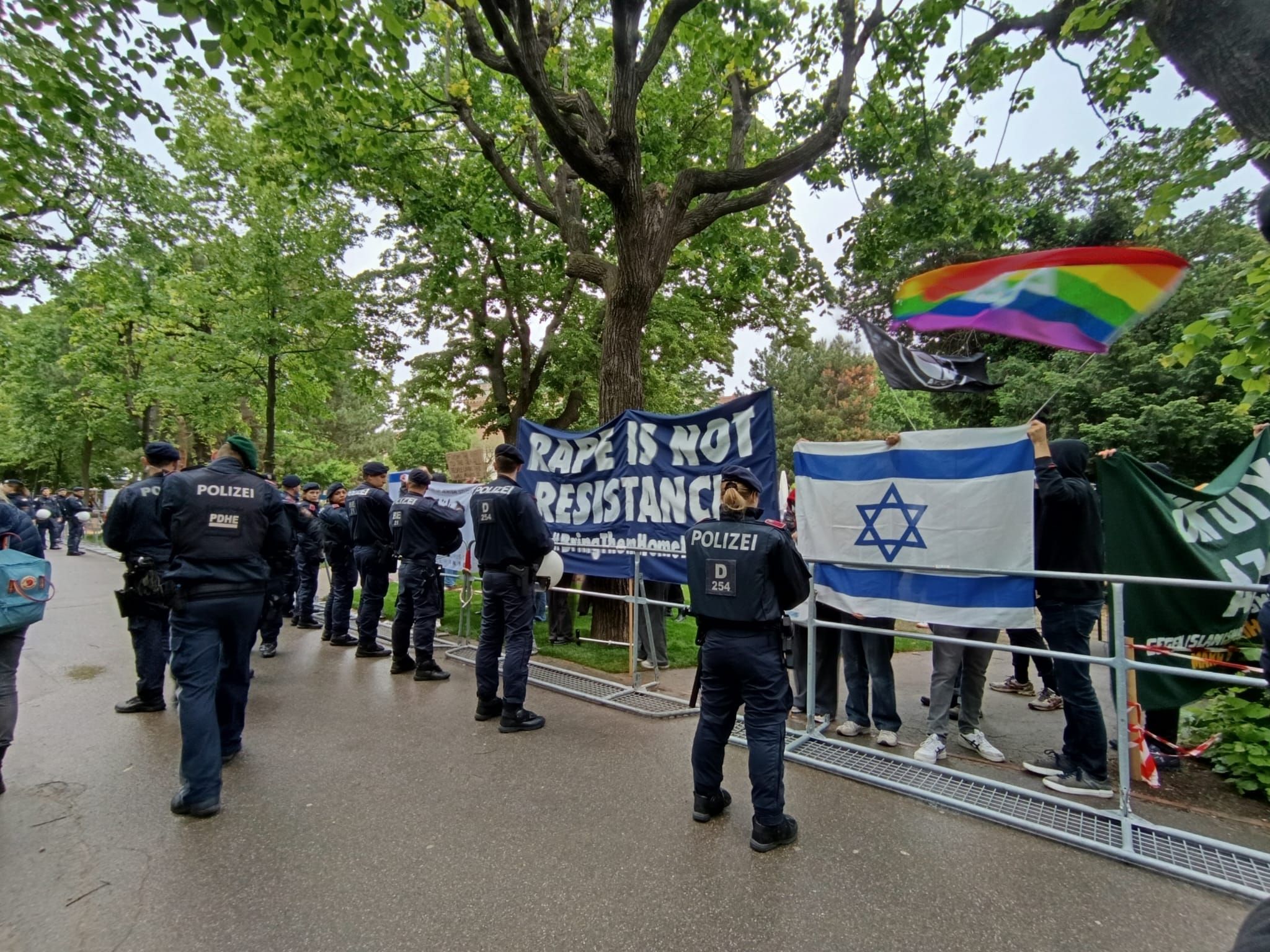 Das Pro-Palästina-Protestcamp hat nun eine erste Gegendemo nach sich gezogen.