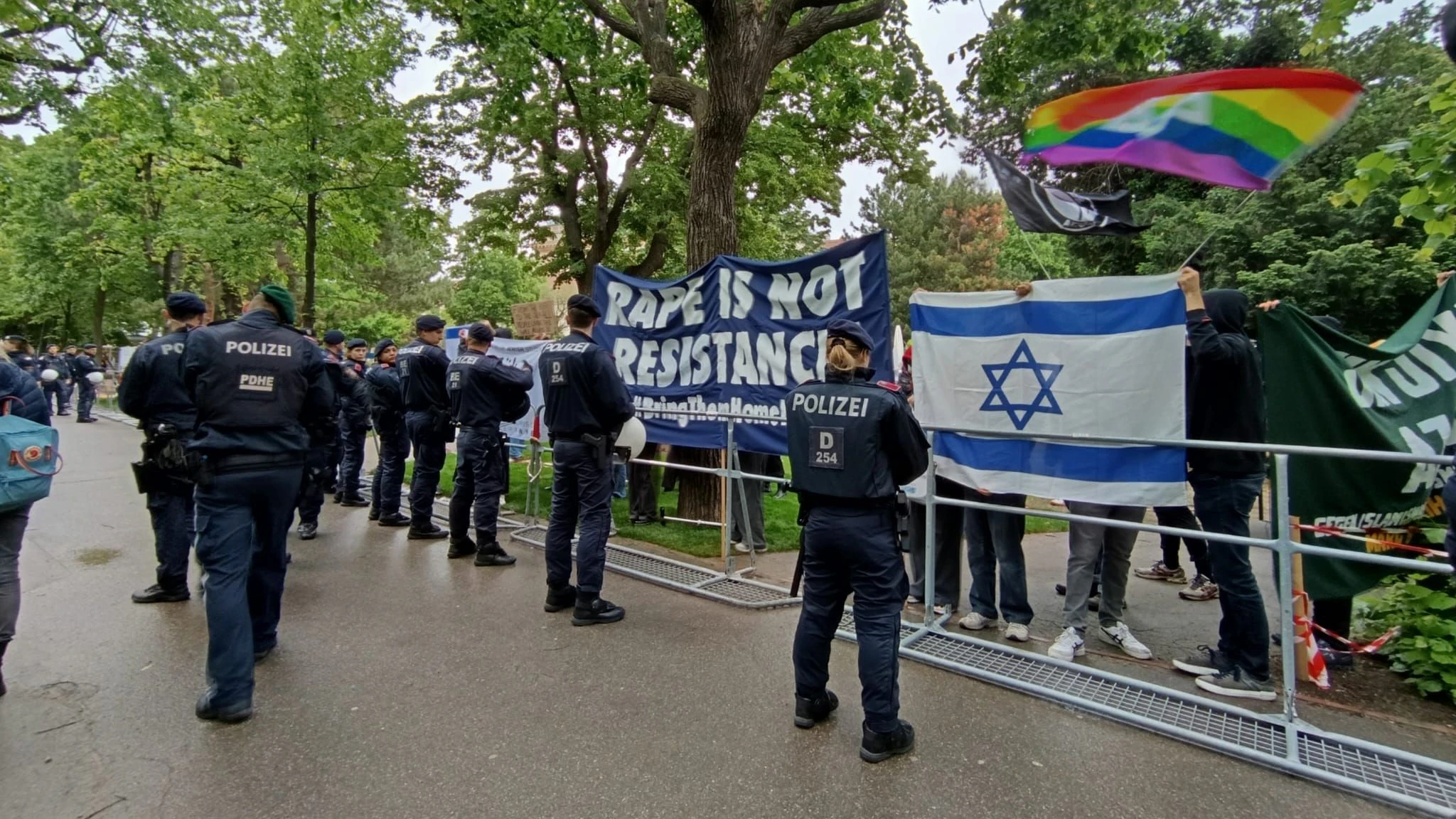 Das Pro-Palästina-Protestcamp hat nun eine erste Gegendemo nach sich gezogen.