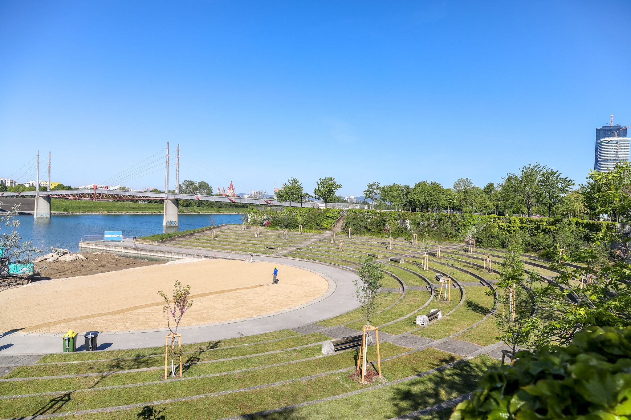 Neuer 1.100 m2 großer Sandstrand mit Flachwasserzone in der Kaisermühlenbucht