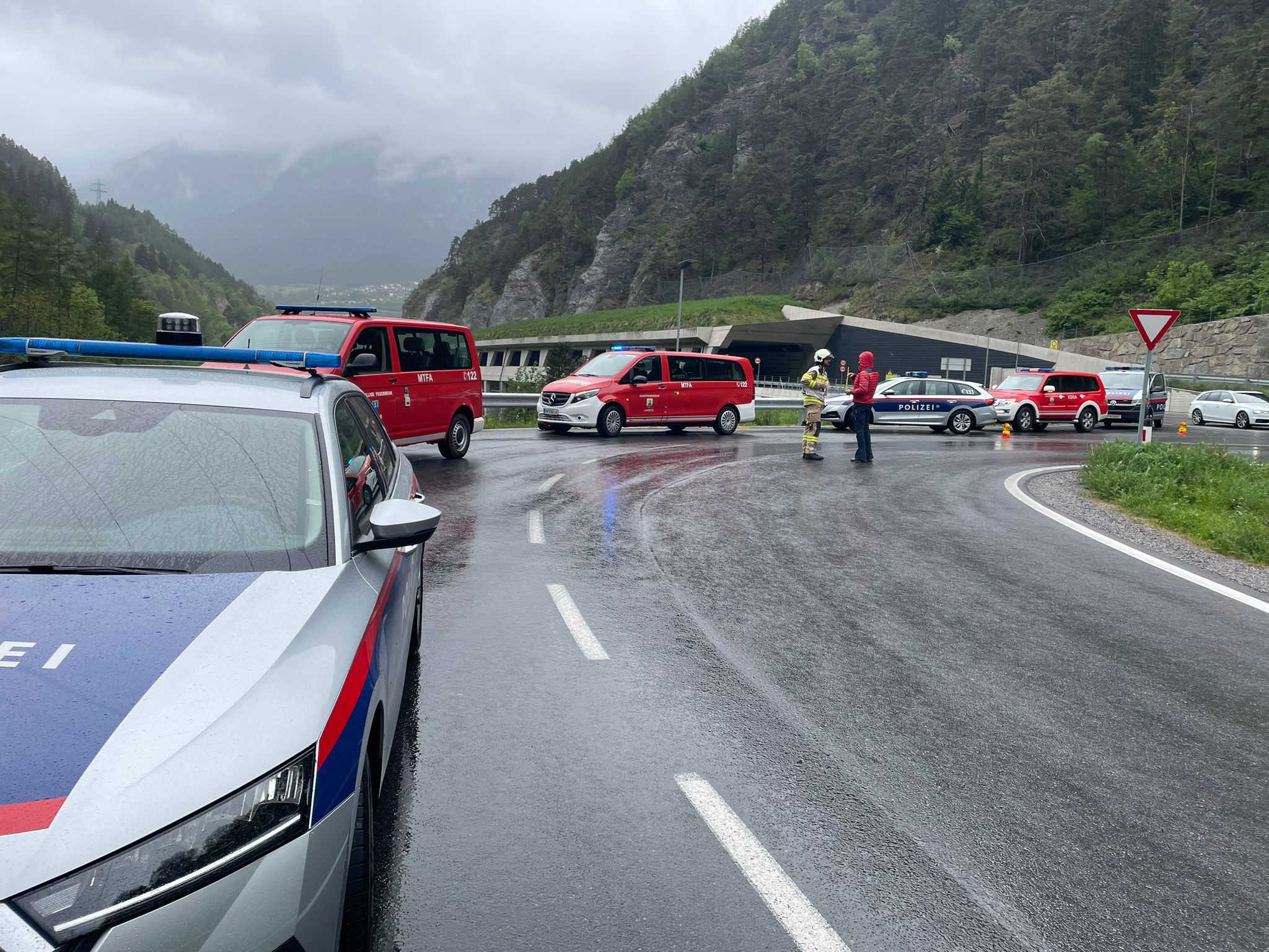 An der Suchaktion nahmen zahlreiche Einsatzkräfte teil.