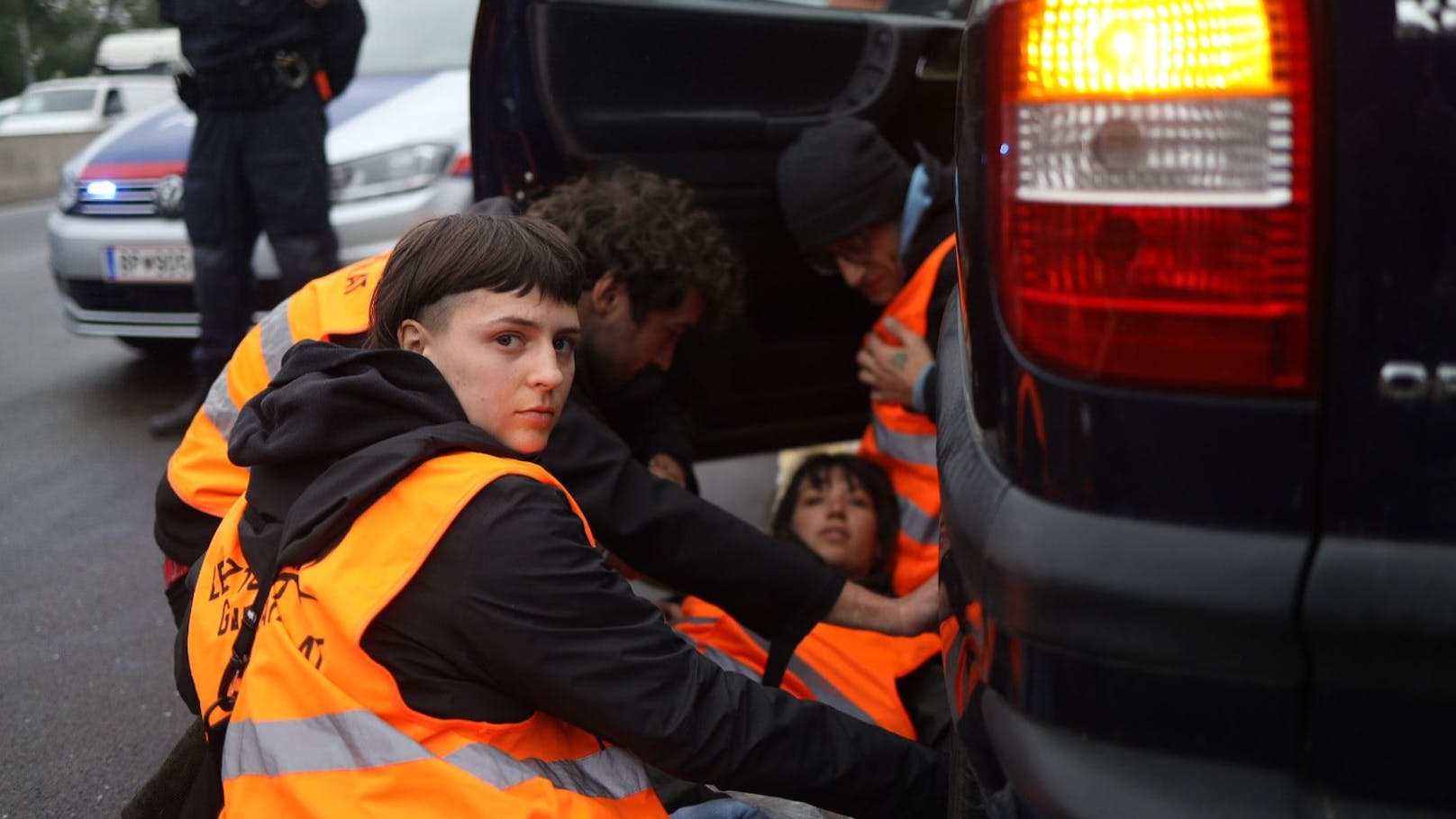 Protest der Letzten Generation auf der A23.