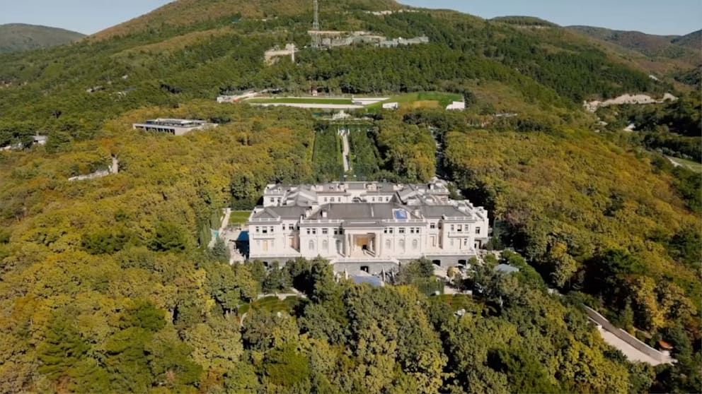 Enthüllt! Erstmals gibt es Fotos aus dem Inneren des Putin-Palastes.