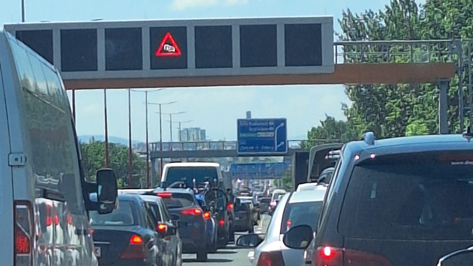 Heute.at - 4 Stunden Zeitverlust – Mega-Stau legt Tangente lahm