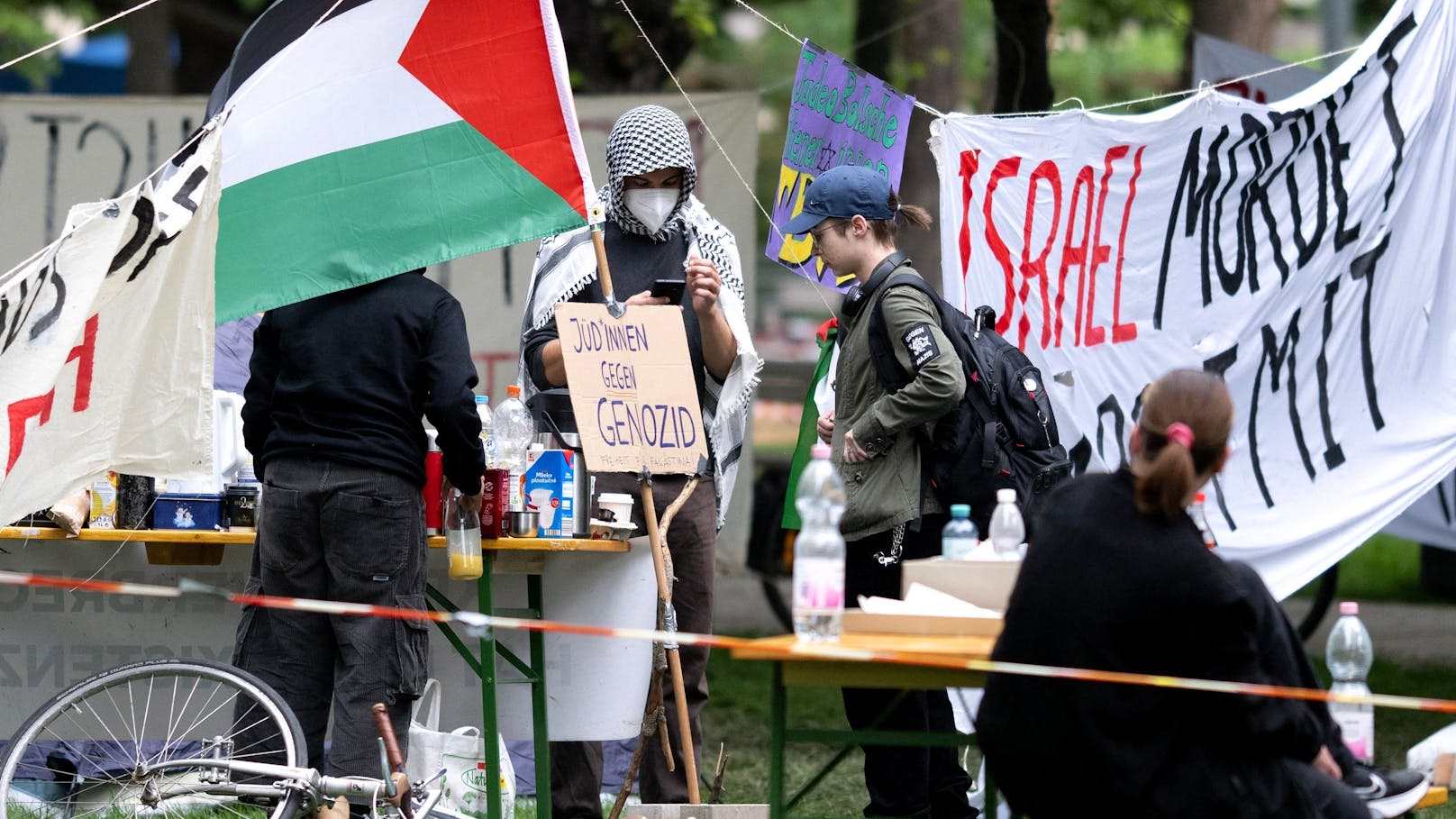 Festnahmen! Polizei räumt Pro-Palästina-Camp in Wien