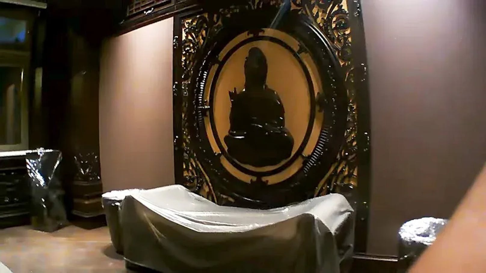 Einer der Massage-Räume ist in einem ostasiatischen Buddha verziert.