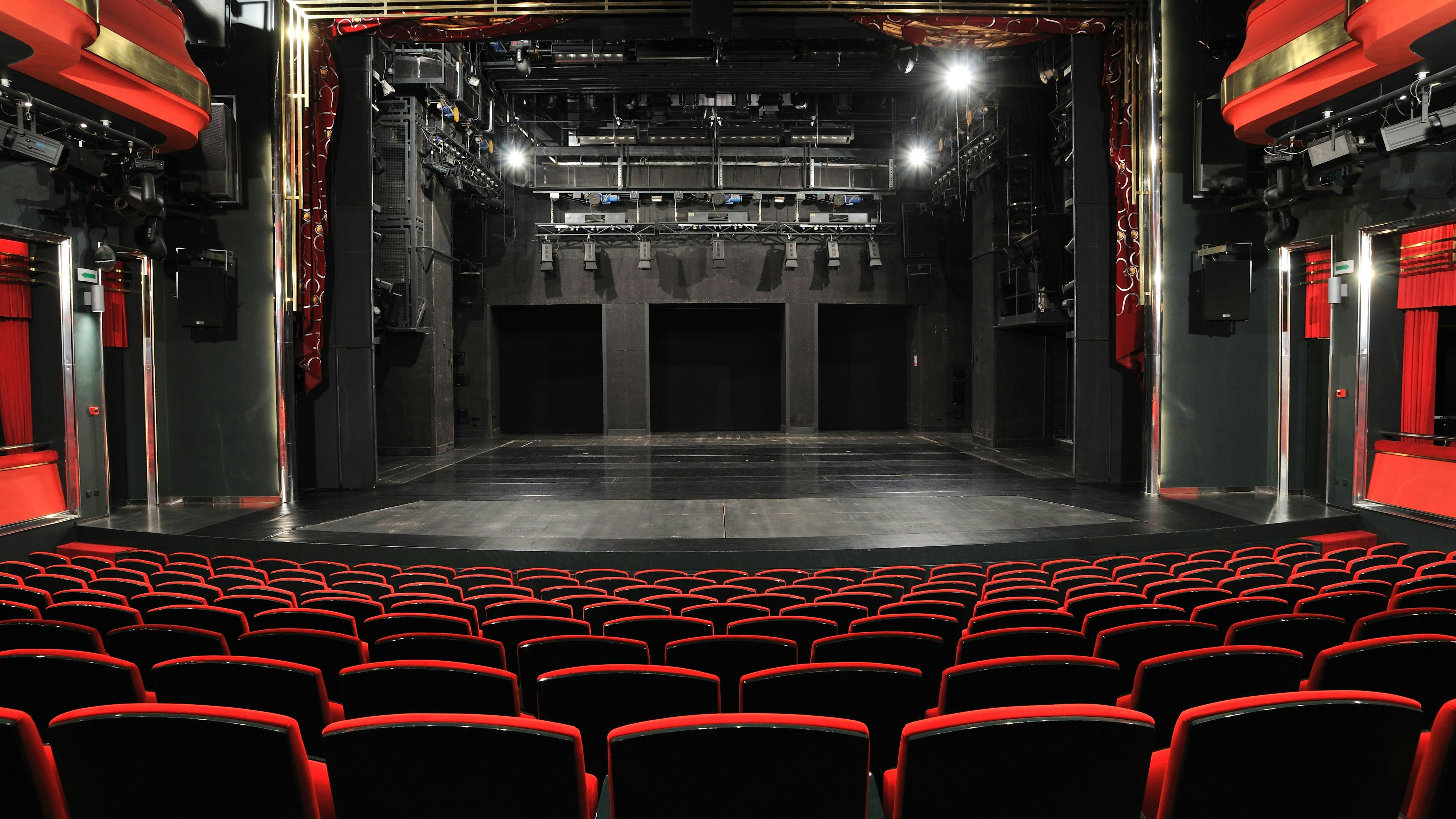 Ein Schauspieler soll einen Bursch versucht haben zu missbrauchen. Kennengelert hatte er den 13-Jährigen auf der Bühne.