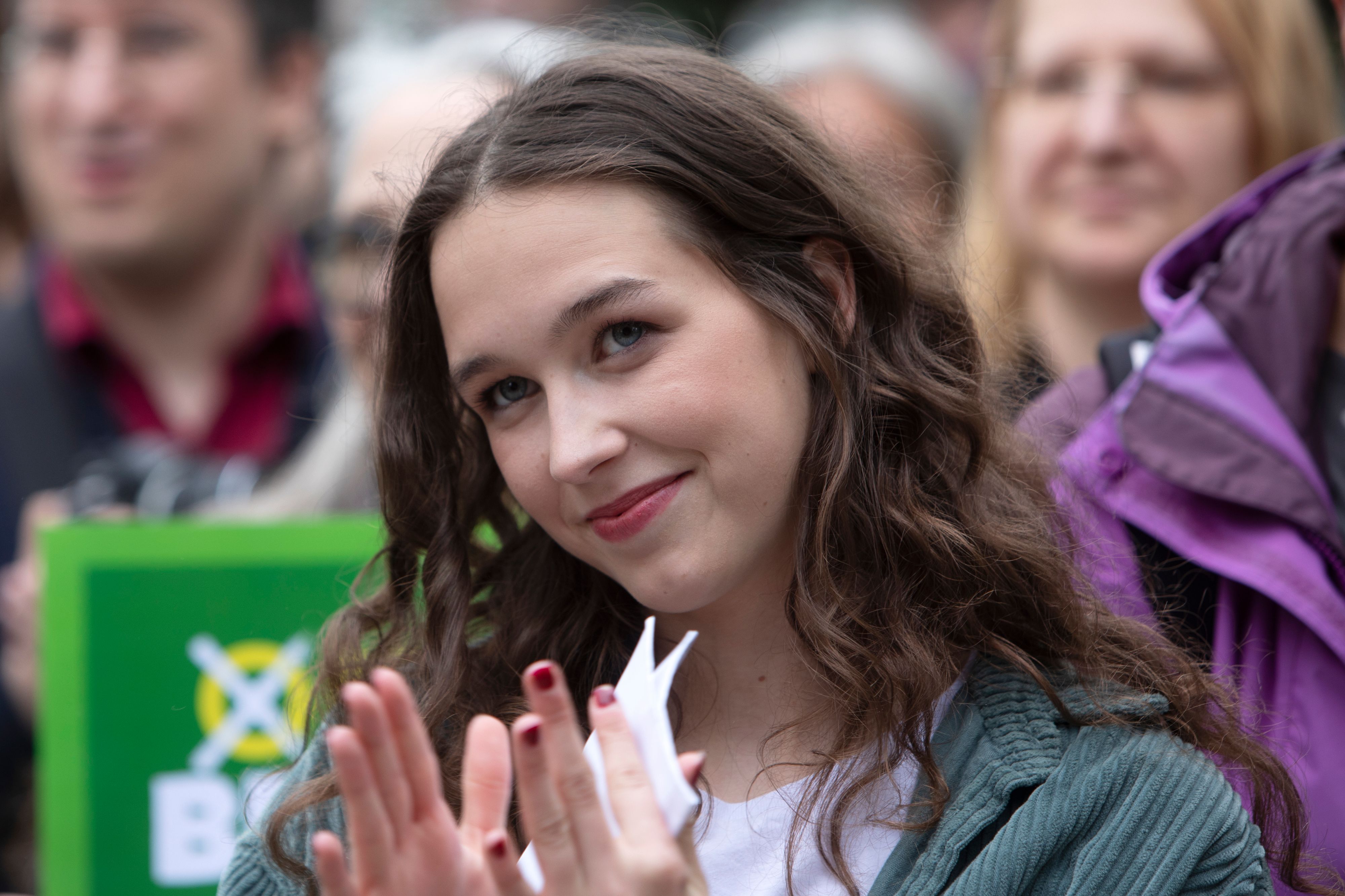 Geht für die Grünen als Spitzenkandidatin in die bevorstehende EU-Wahl: Lena Schilling. 