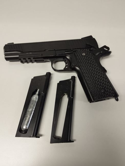 Diese Waffe besorgte eine 55-jährige Mutter ihrem 14-jährigem Sohn. 